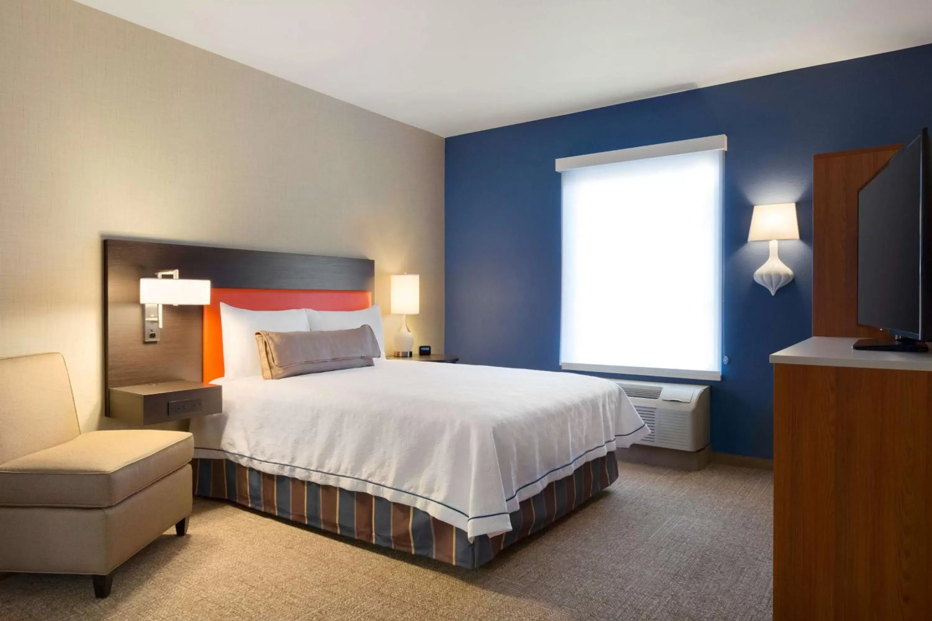 Bed in Home2 Suites by Hilton Phoenix Chandler