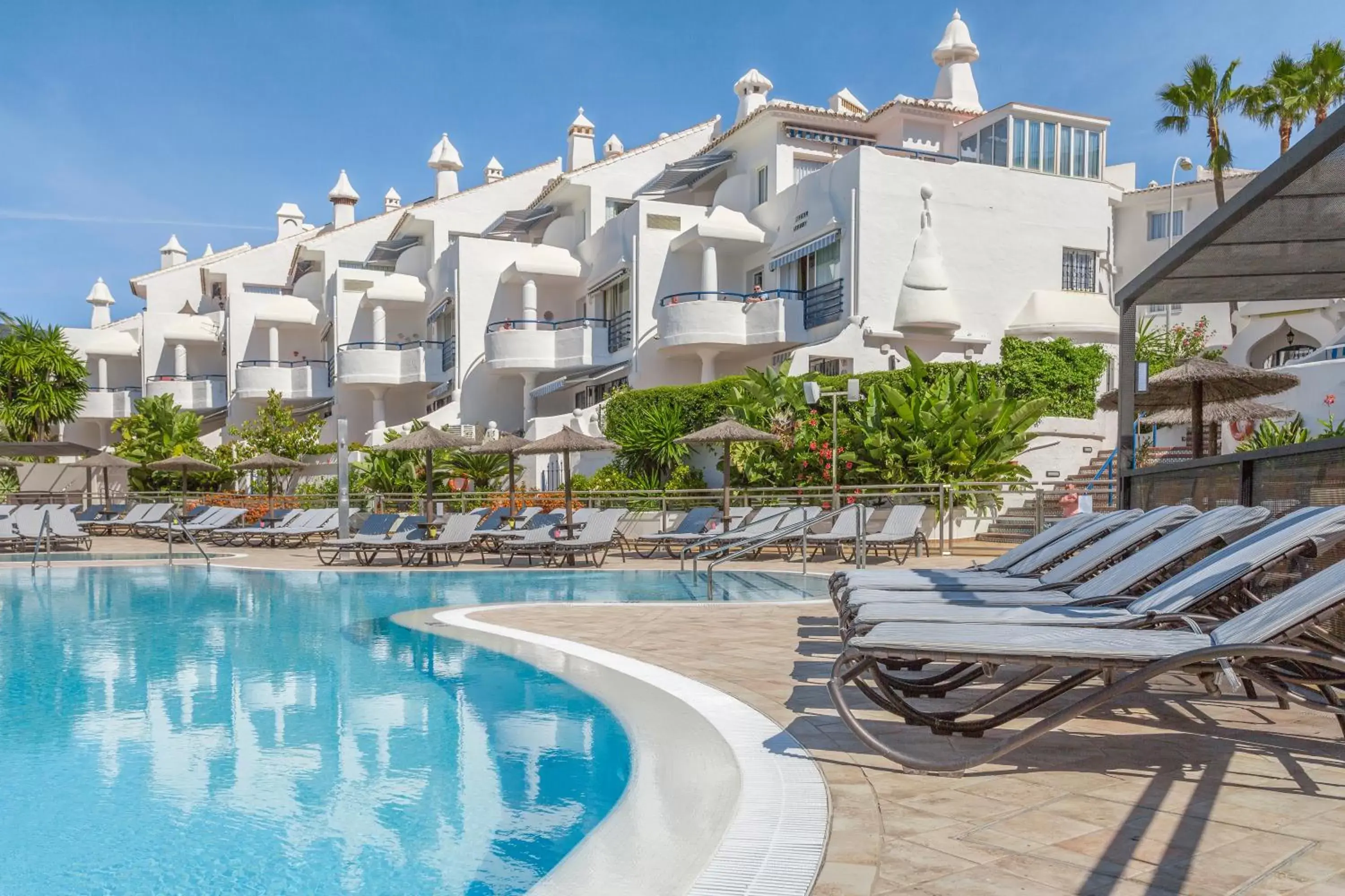 Property building, Swimming Pool in Sahara Sunset