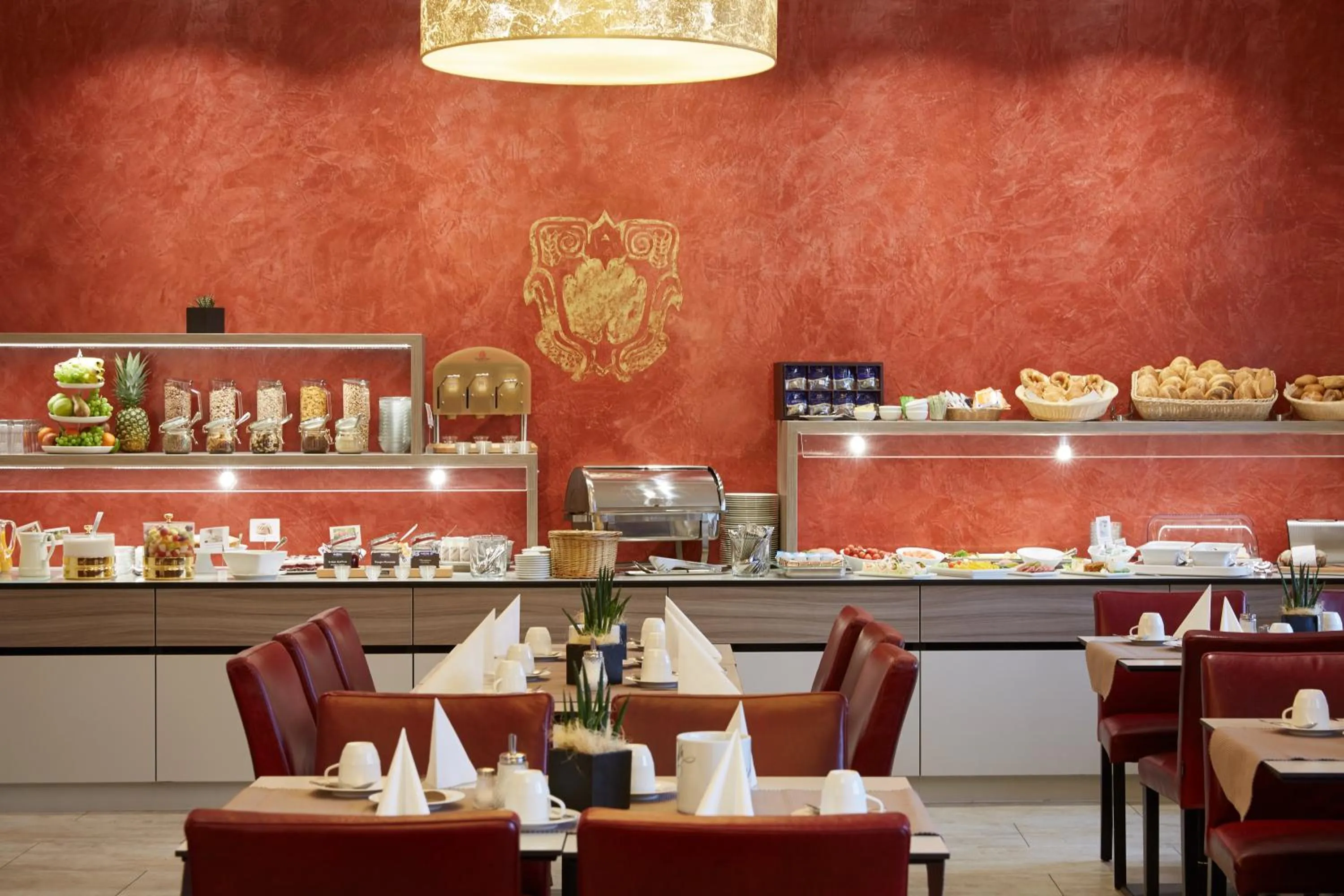 Restaurant/places to eat in Hotel Prinzregent