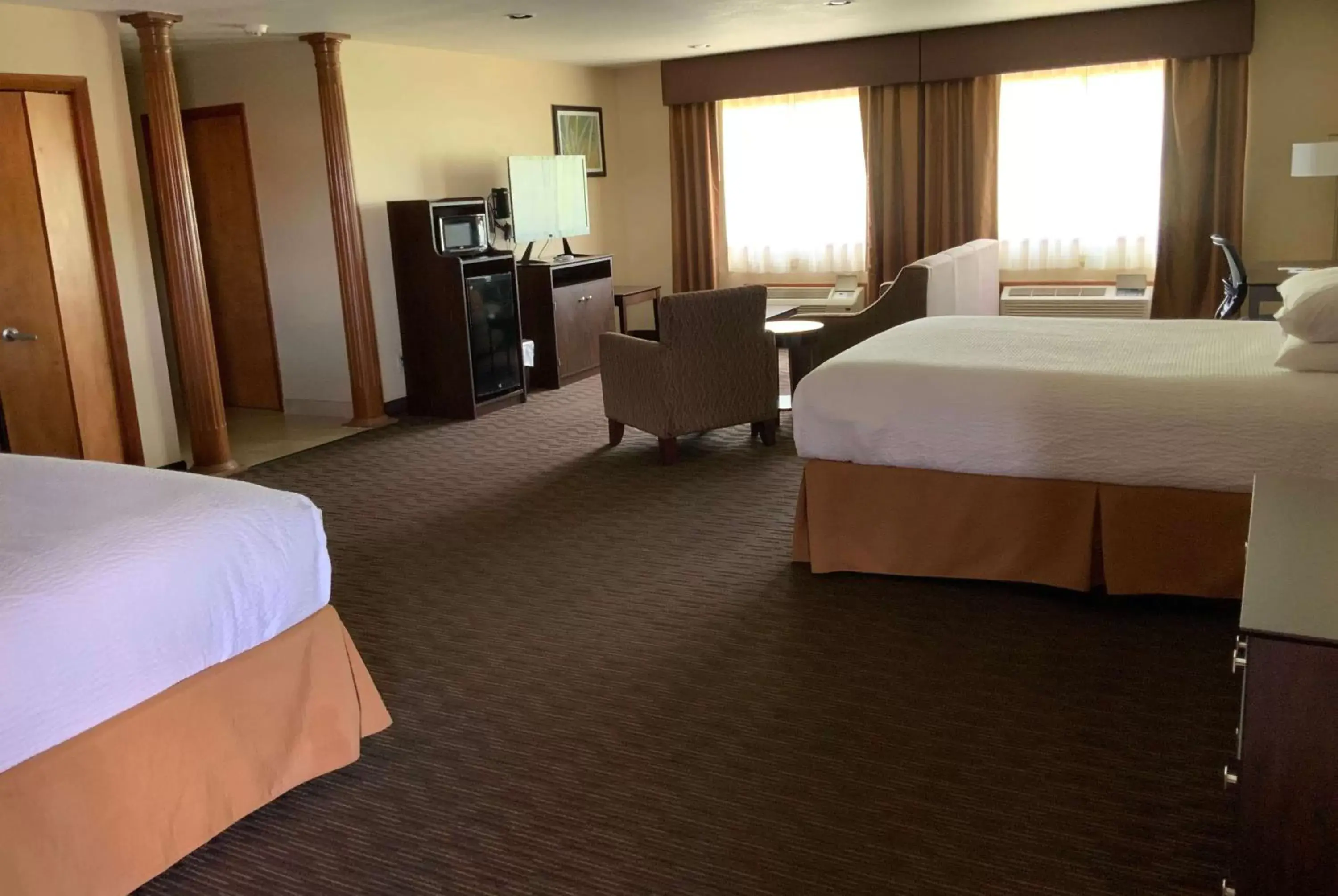 Photo of the whole room, Bed in Days Inn by Wyndham Wauseon