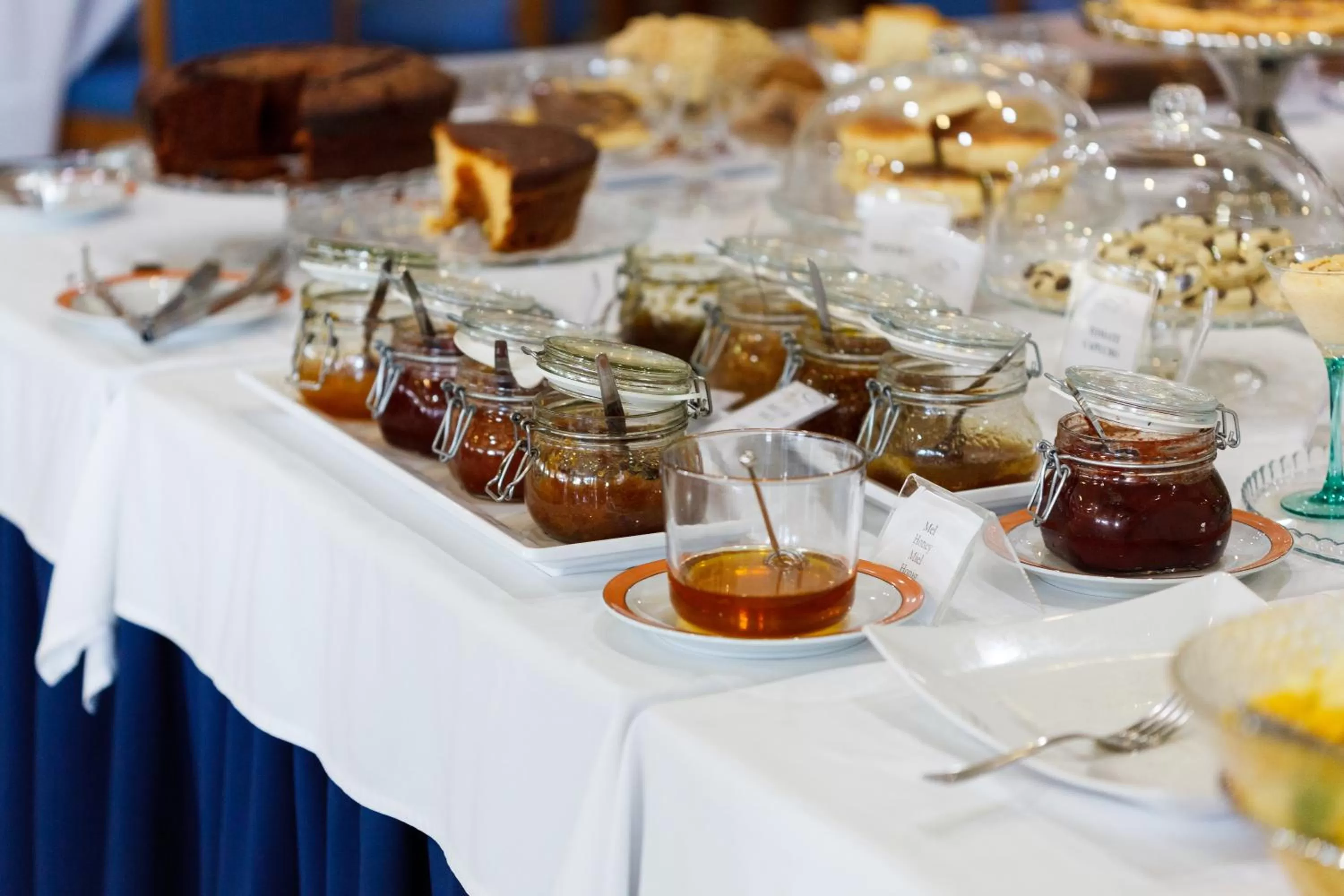 Buffet breakfast in Hotel Sao Jorge Garden