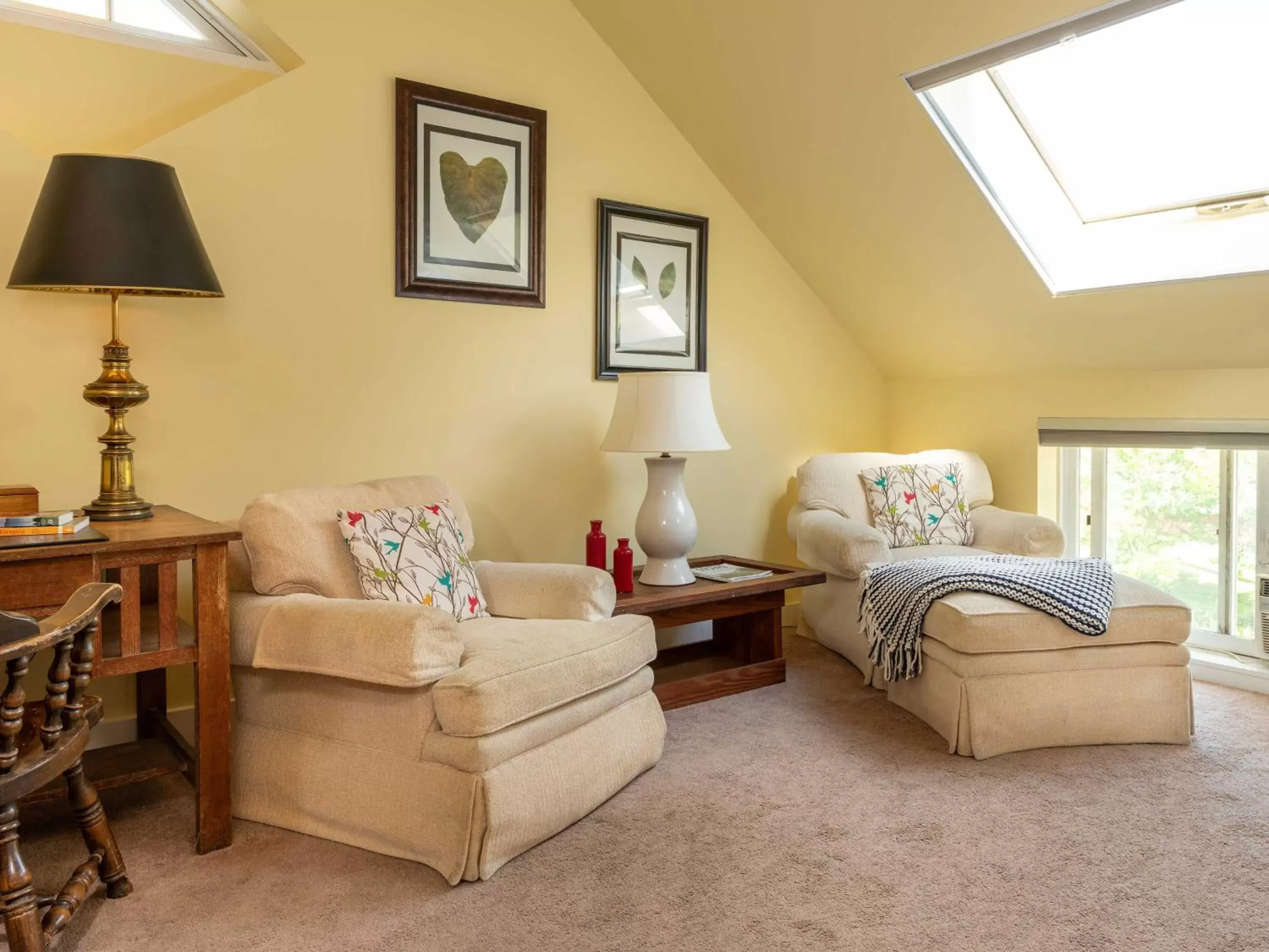 Seating Area in Old Stagecoach Inn