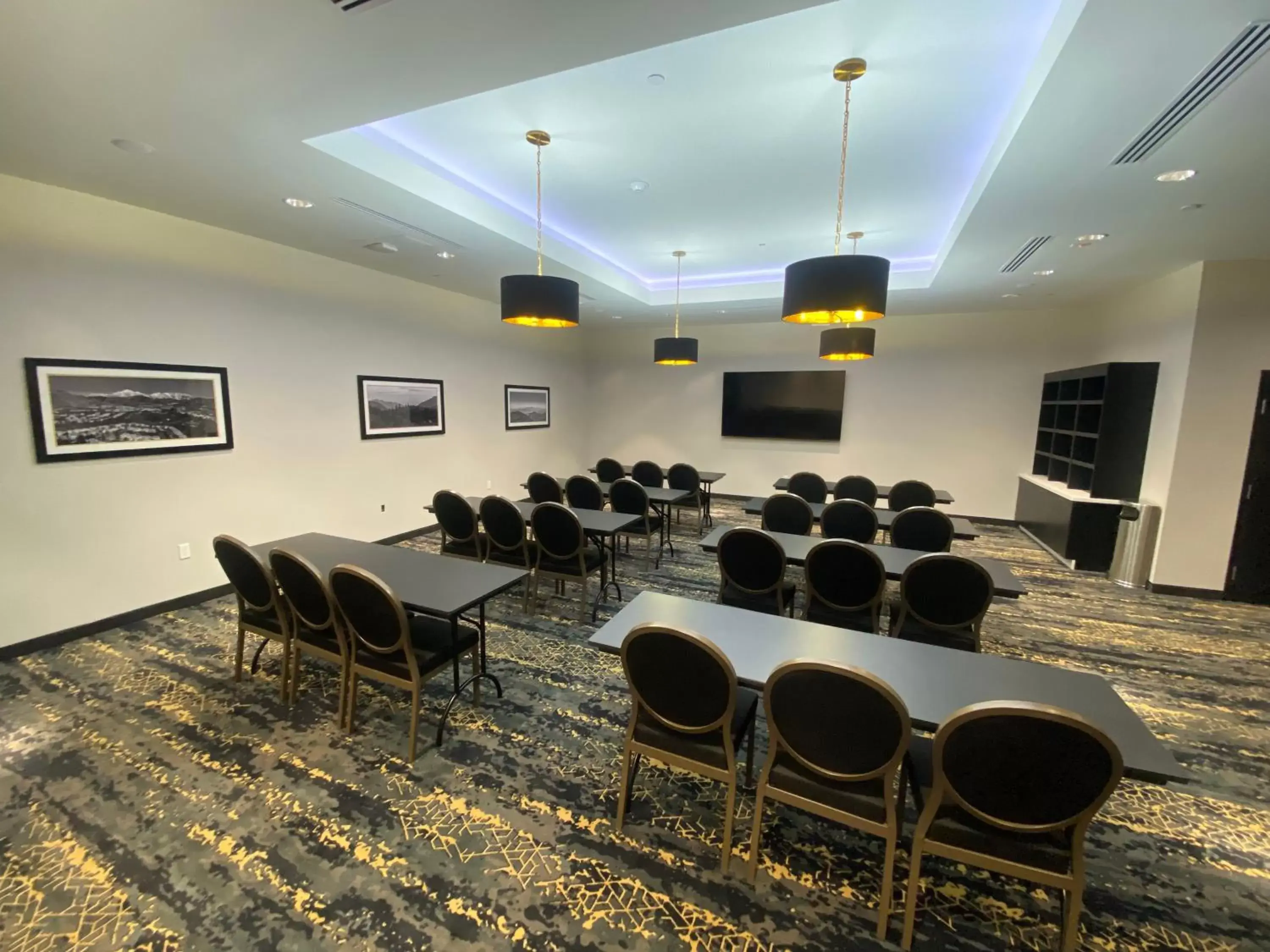 Meeting/conference room in La Quinta Inn & Suites by Wyndham Yucaipa