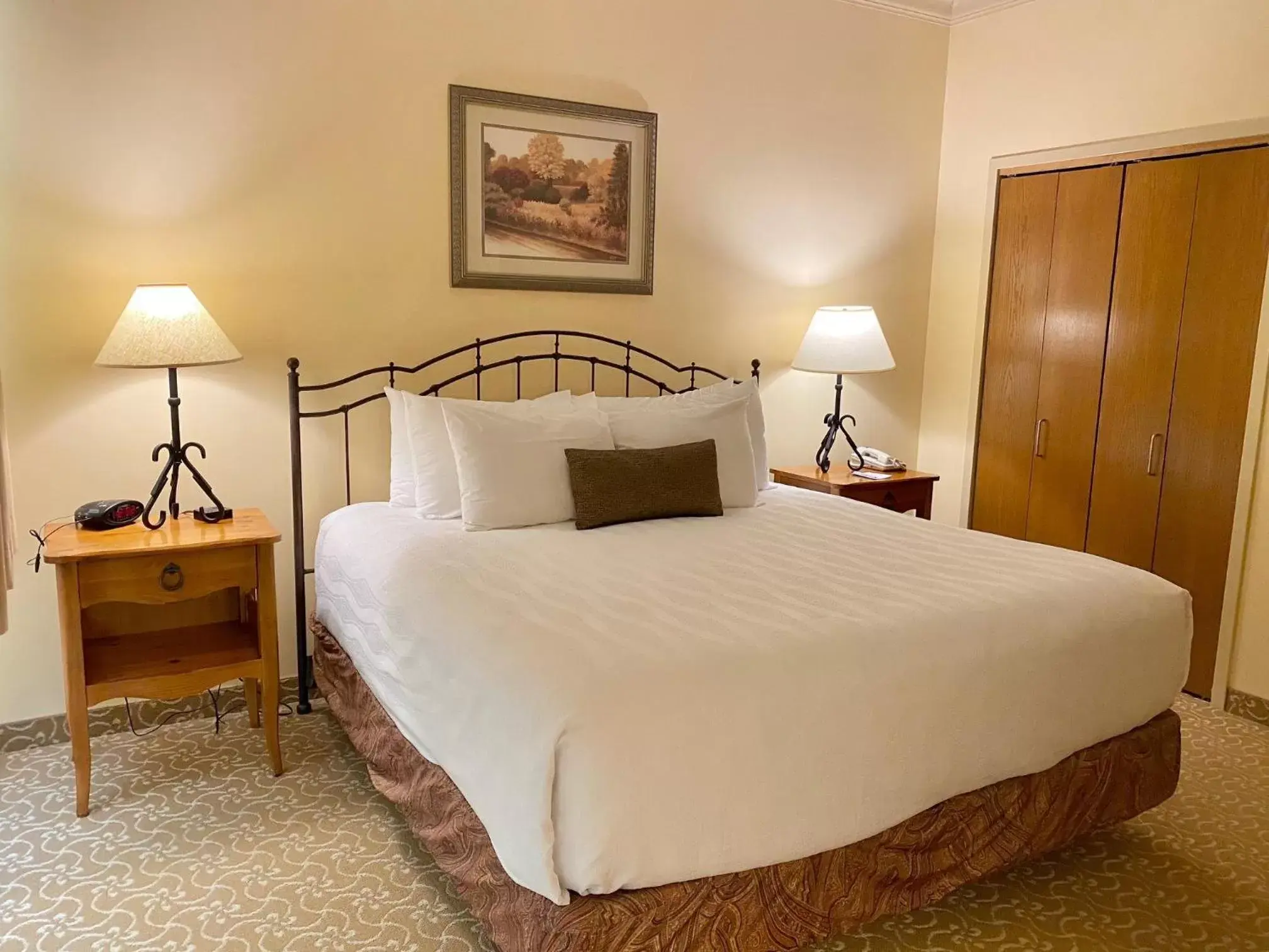 Bed in Best Western Plus Waterbury - Stowe