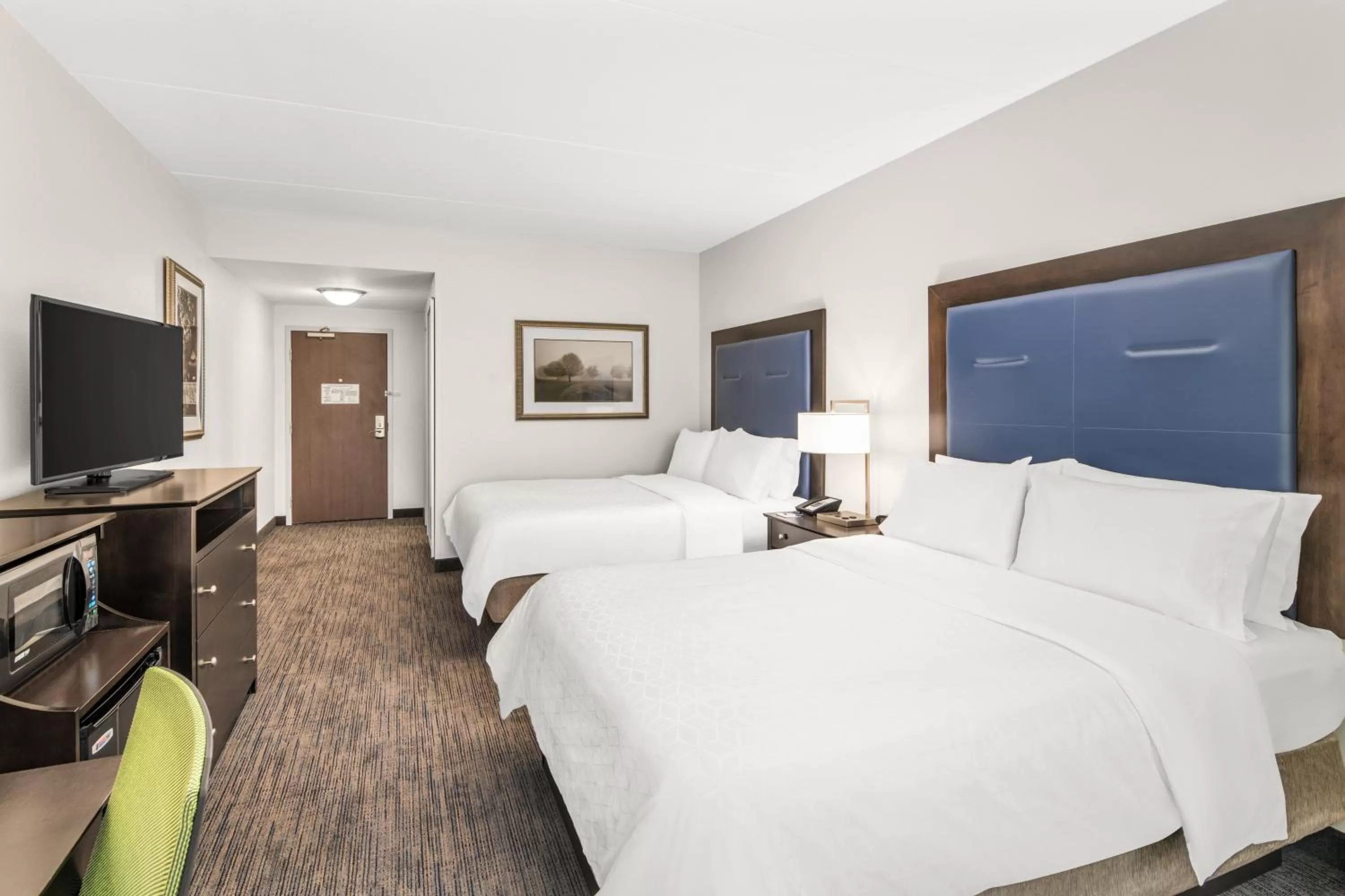 Photo of the whole room, Bed in Holiday Inn Express & Suites Wilmington-Newark by IHG