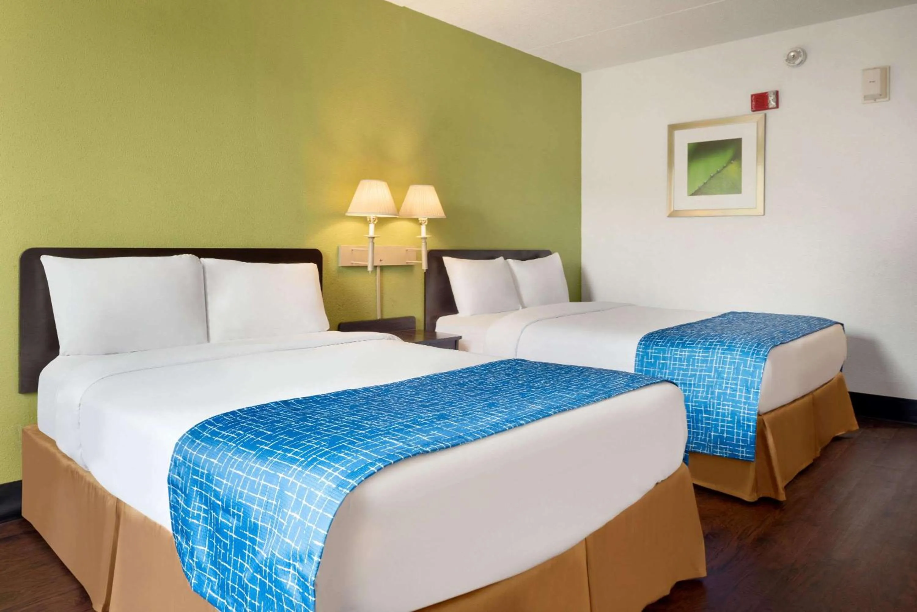 Photo of the whole room, Bed in Travelodge by Wyndham Zanesville