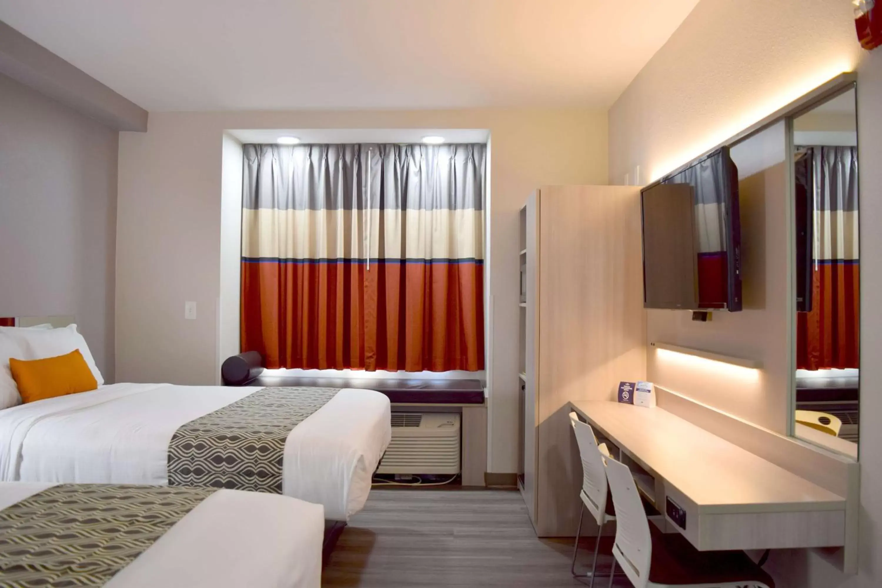 Photo of the whole room, Bed in Microtel Inn & Suites by Wyndham Raleigh