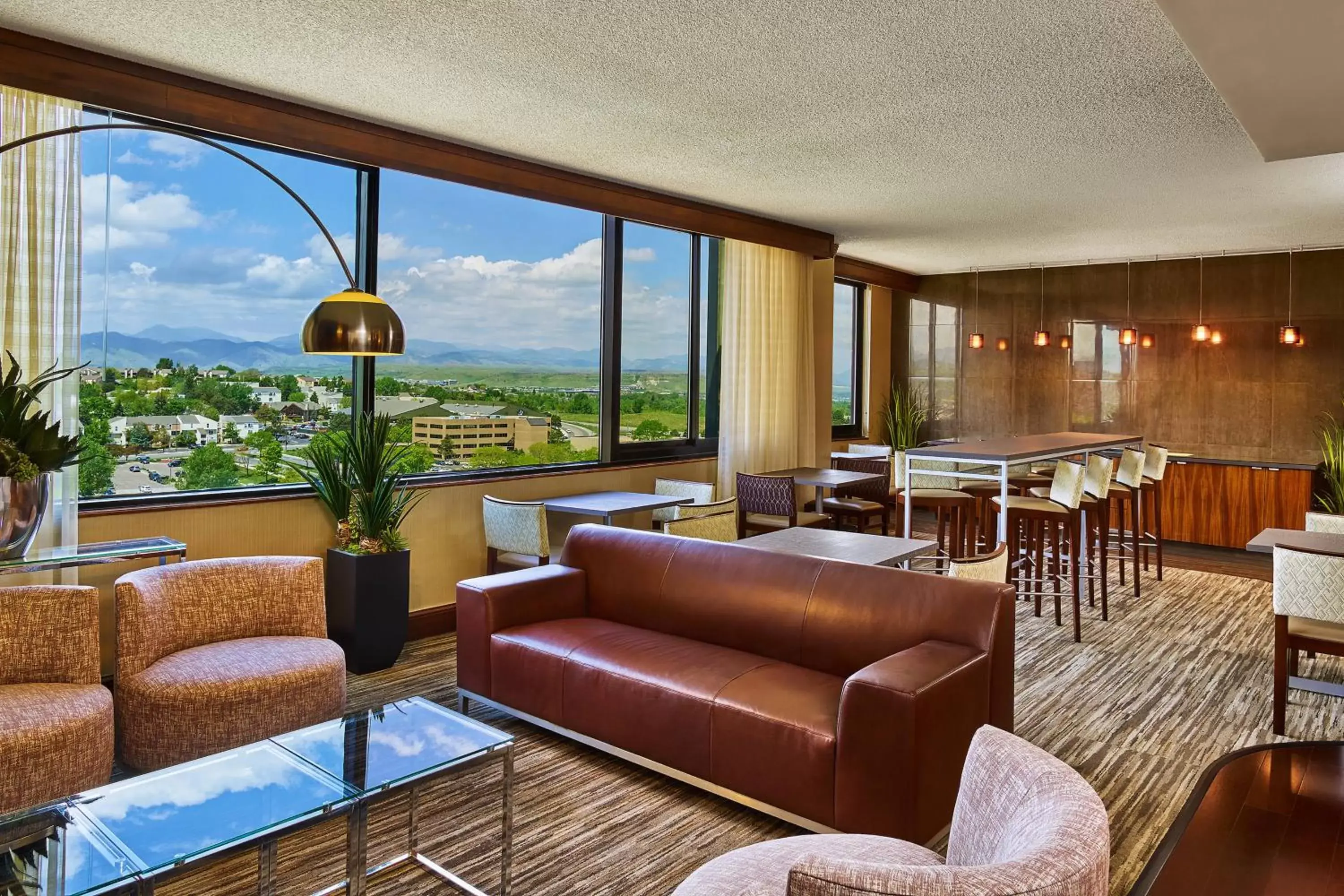 Lounge or bar in Sheraton Denver West Hotel