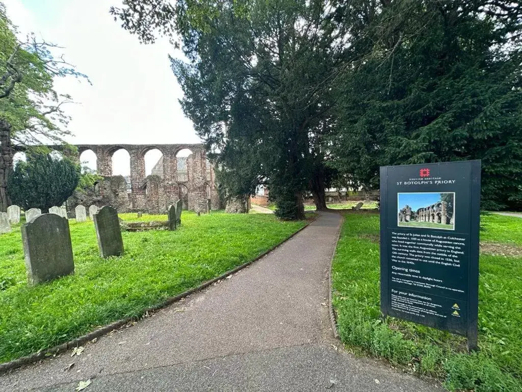 Nearby landmark, Garden in Aspire 860