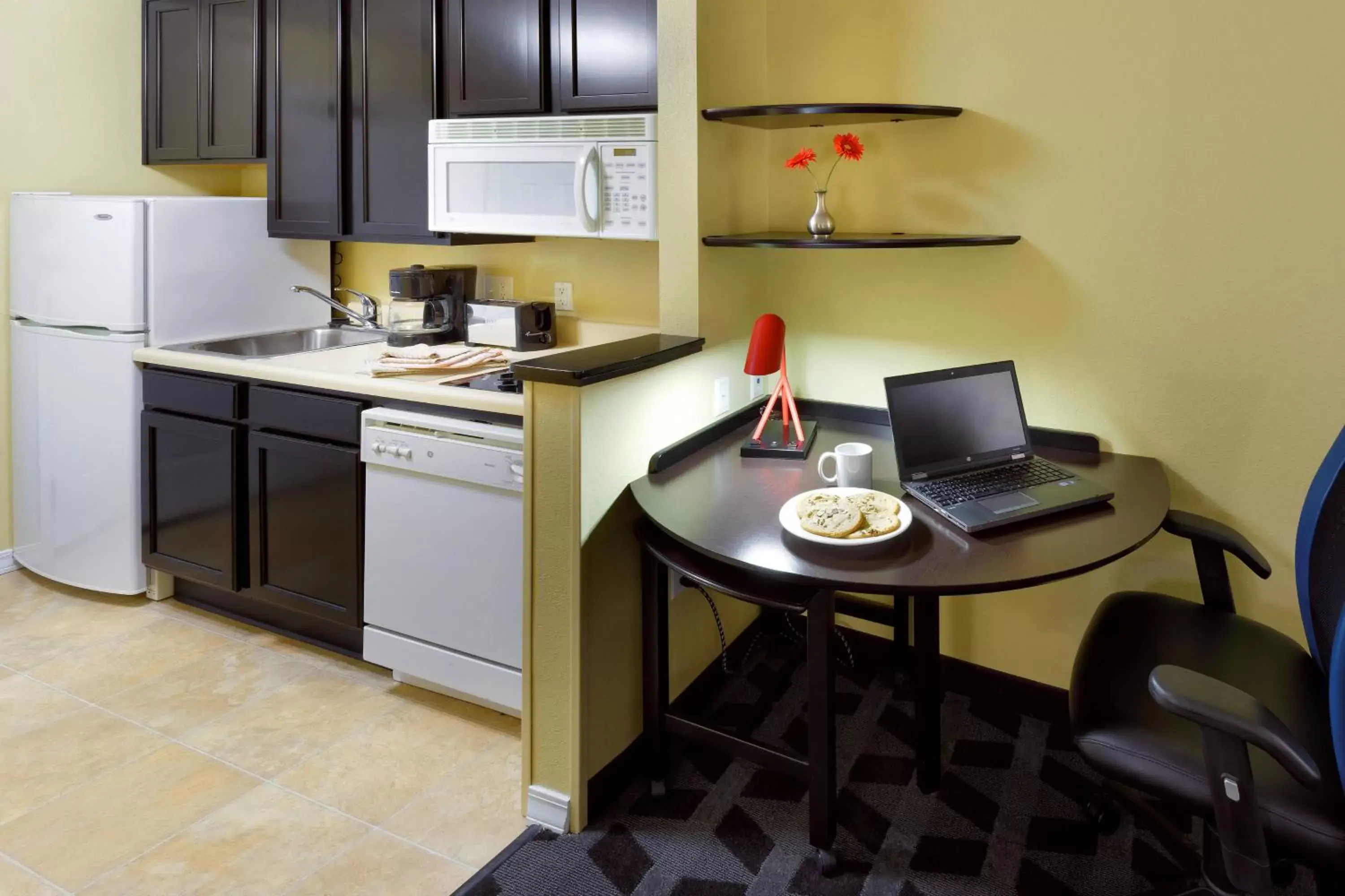 Photo of the whole room, Kitchen/Kitchenette in TownePlace Suites Joplin
