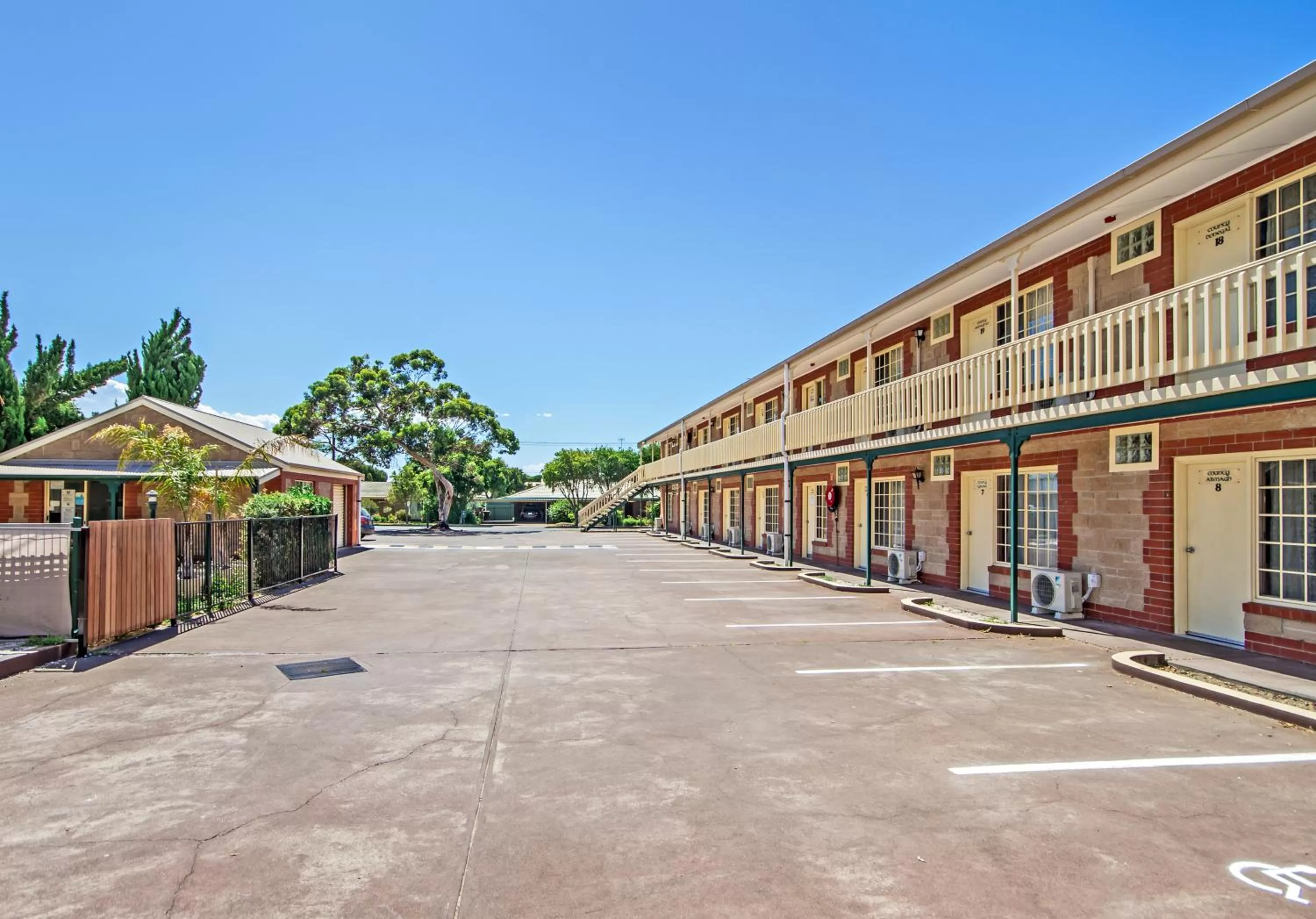Property building in Motel Goolwa