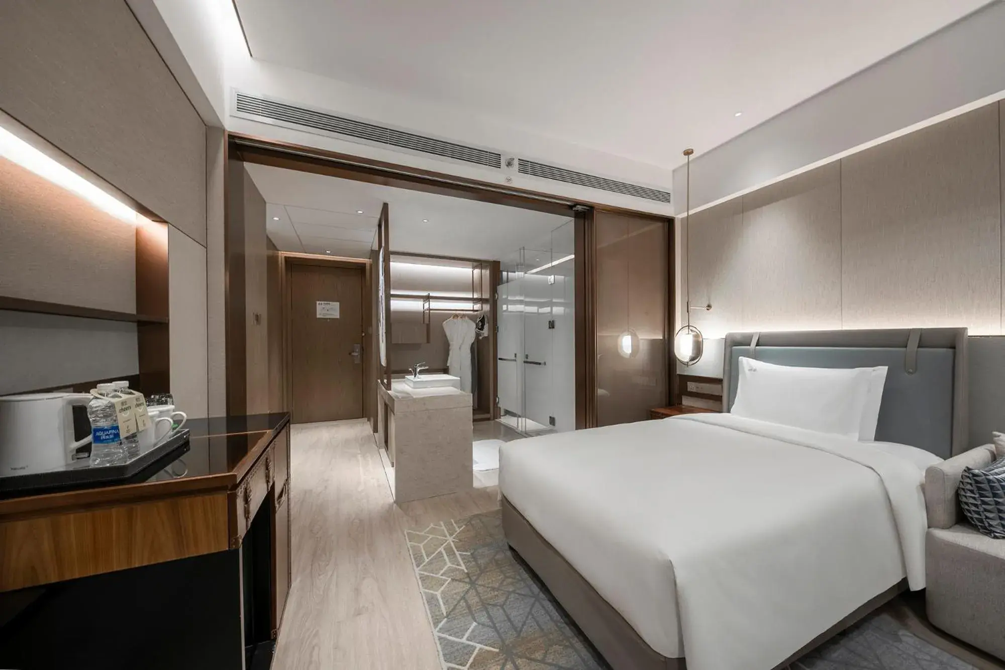 Bed in Holiday Inn Changchun Jingyue by IHG Bed in Holiday Inn Changchun Jingyue by IHG