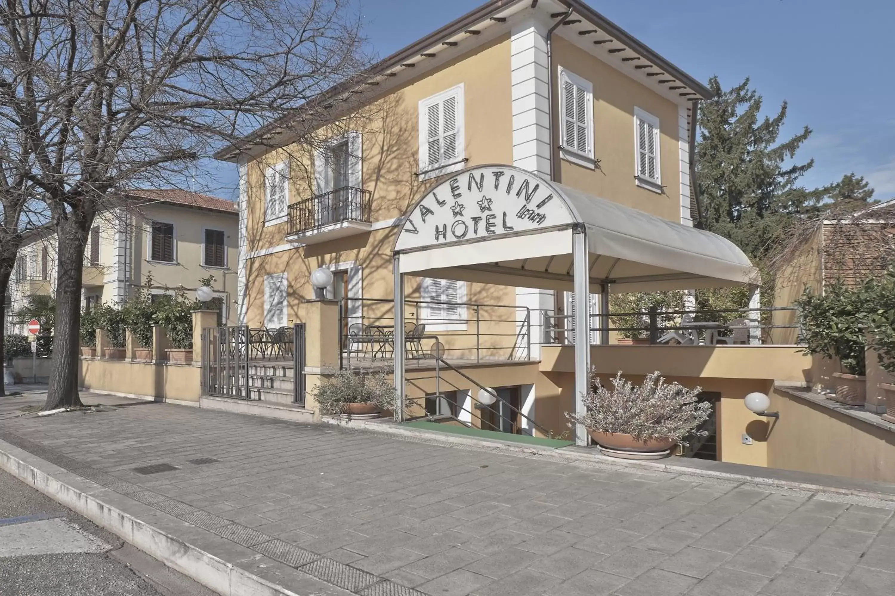 Facade/entrance, Property Building in Hotel Valentini Inn