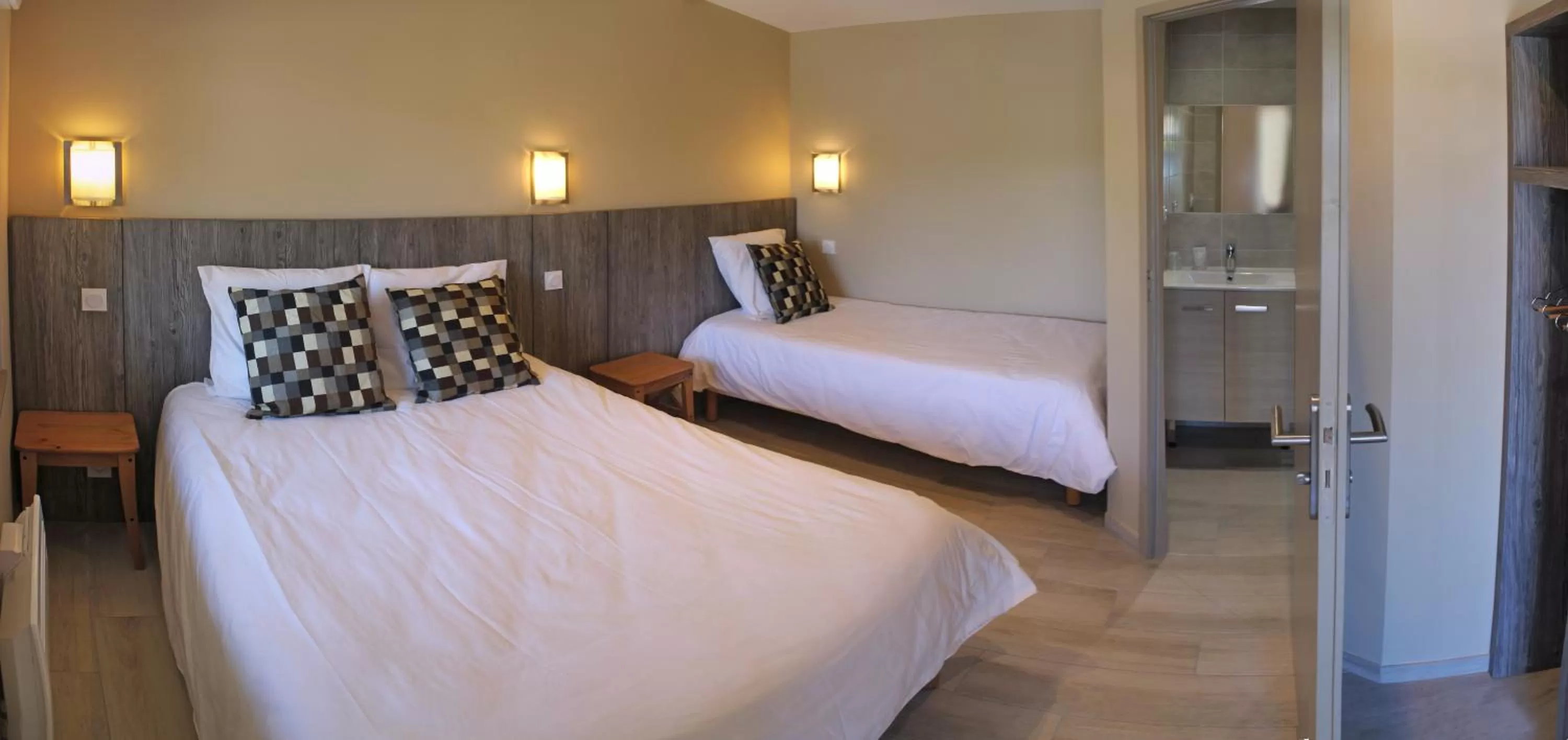 Bedroom, Bed in Hôtel Le Printemps