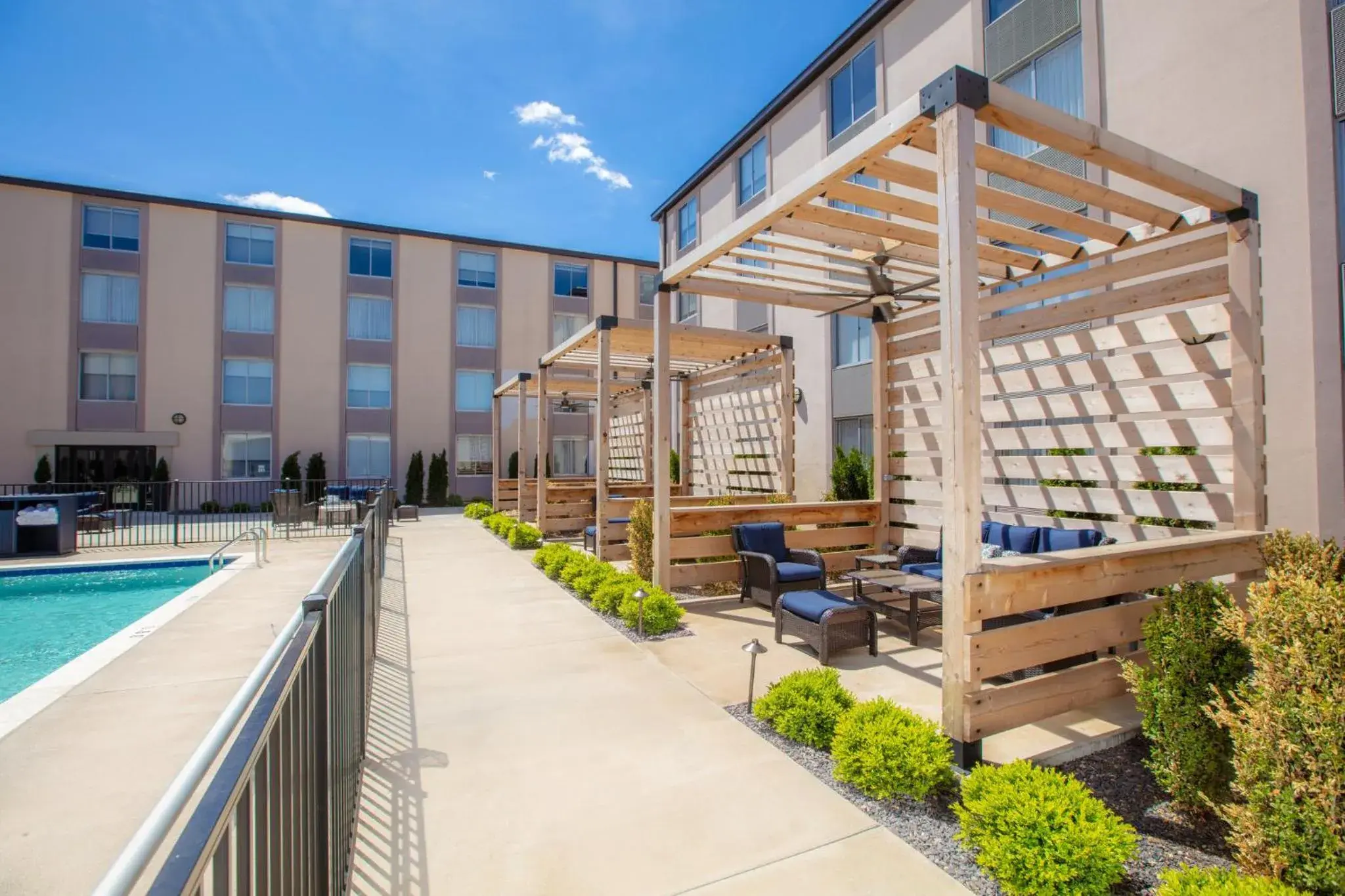 Property building, Swimming Pool in Holiday Inn St Louis Sw - Route 66