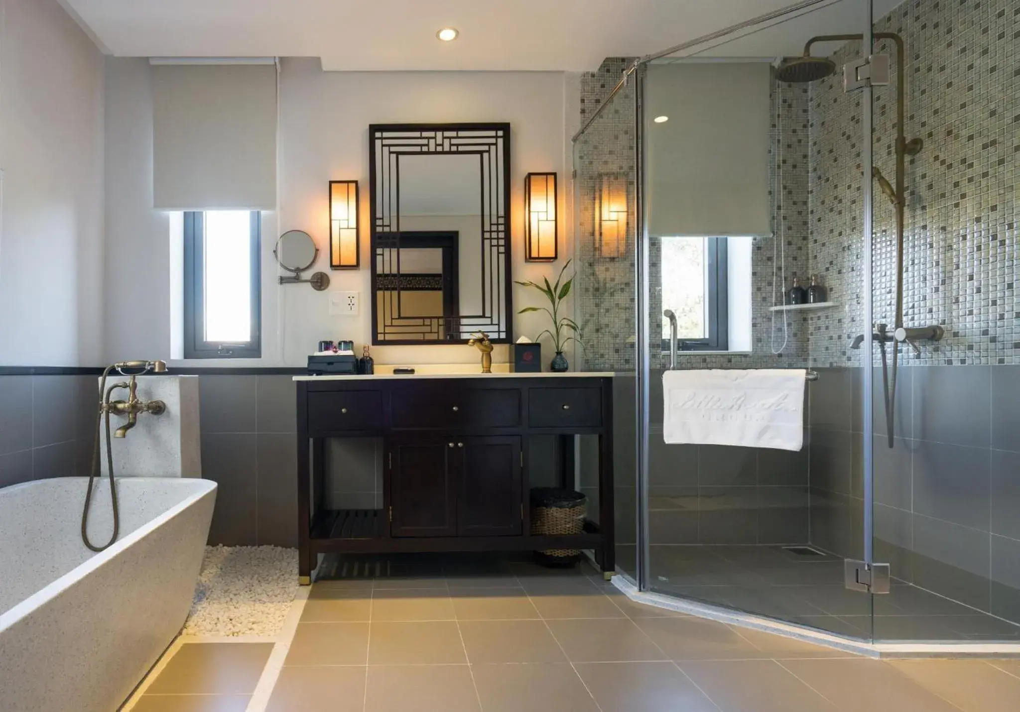 Bathroom in Hoi An Central Boutique Hotel & Spa (Little Hoi An Central Boutique Hotel & Spa)