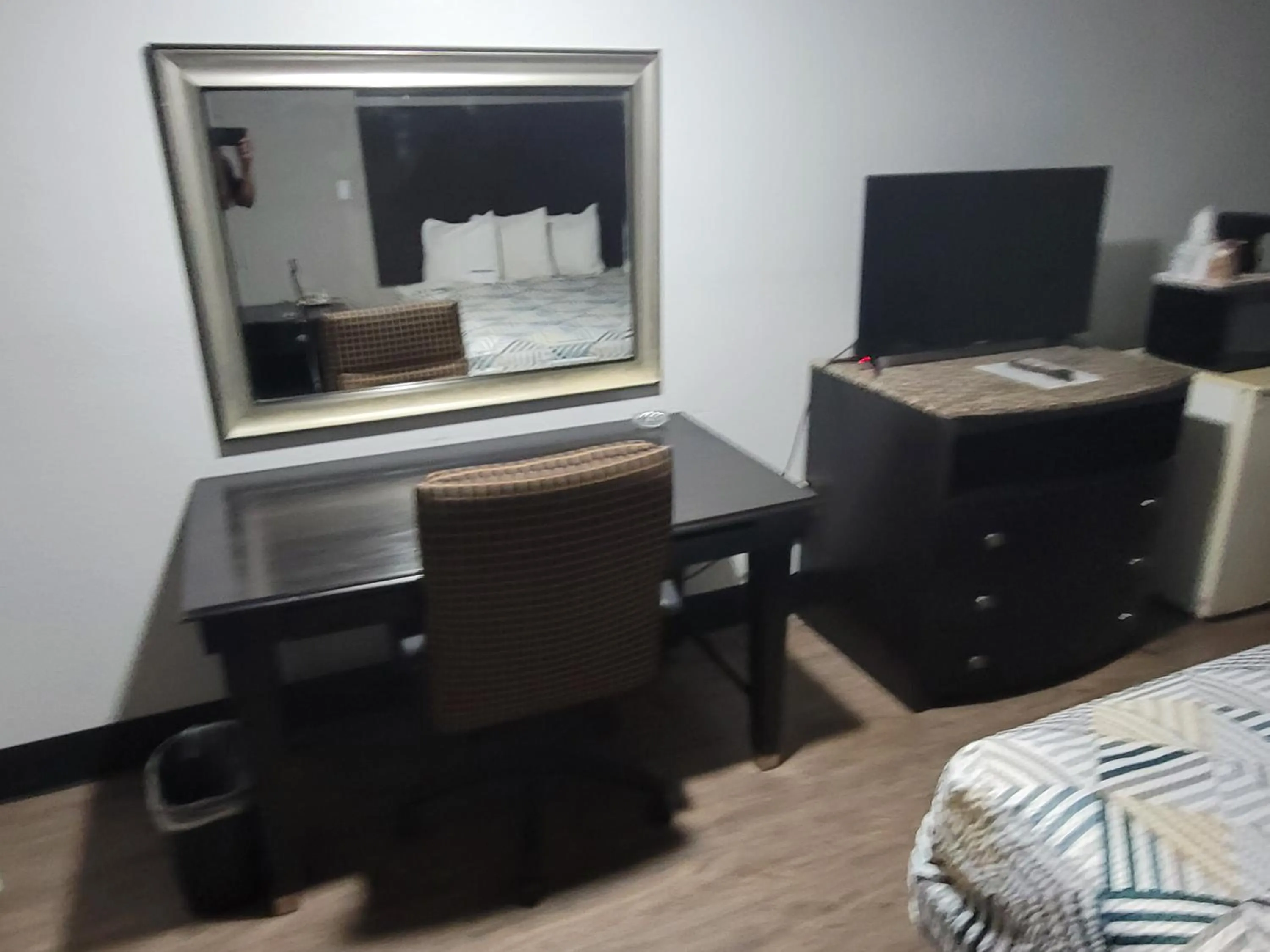 TV and multimedia, Bed in Studio 6 Suites Hinesville, GA