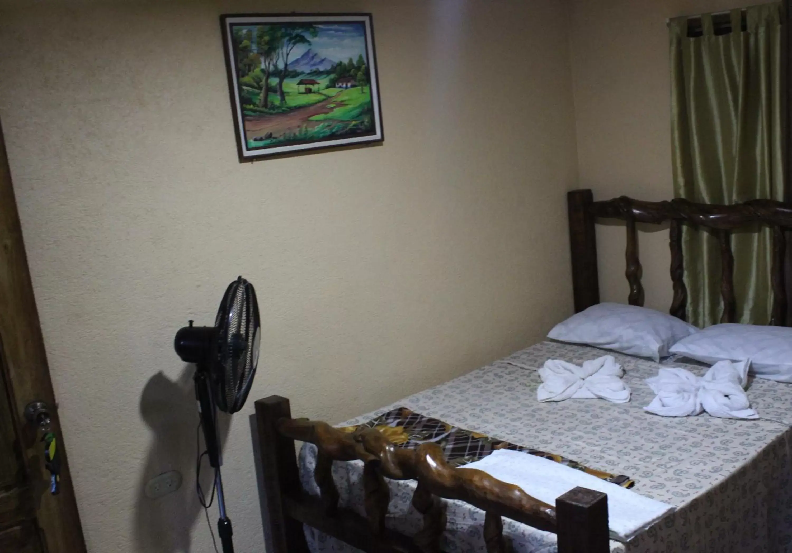 Bed in Iguanitas Lodge