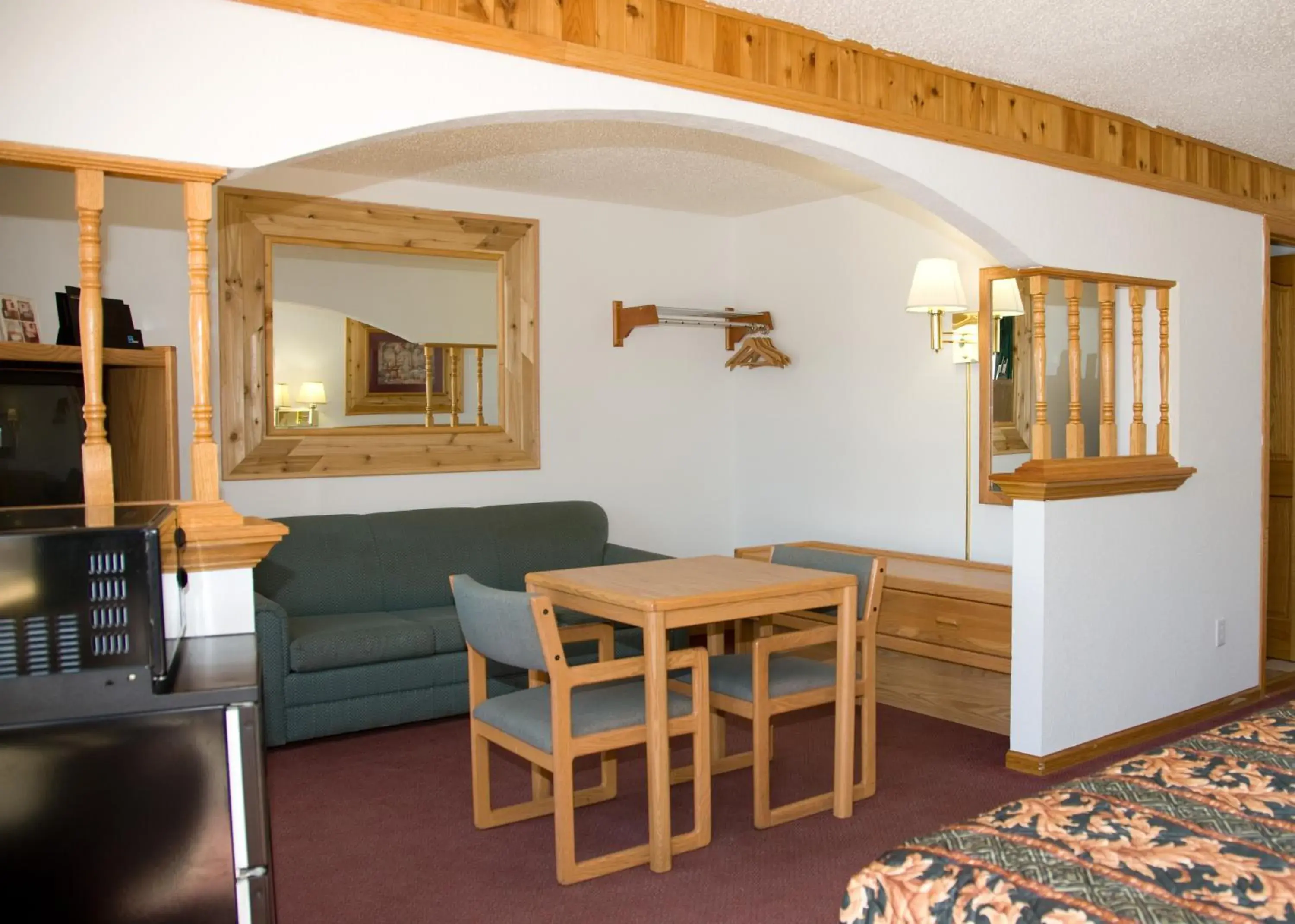 Living room, Dining Area in North Country Inn And Suites