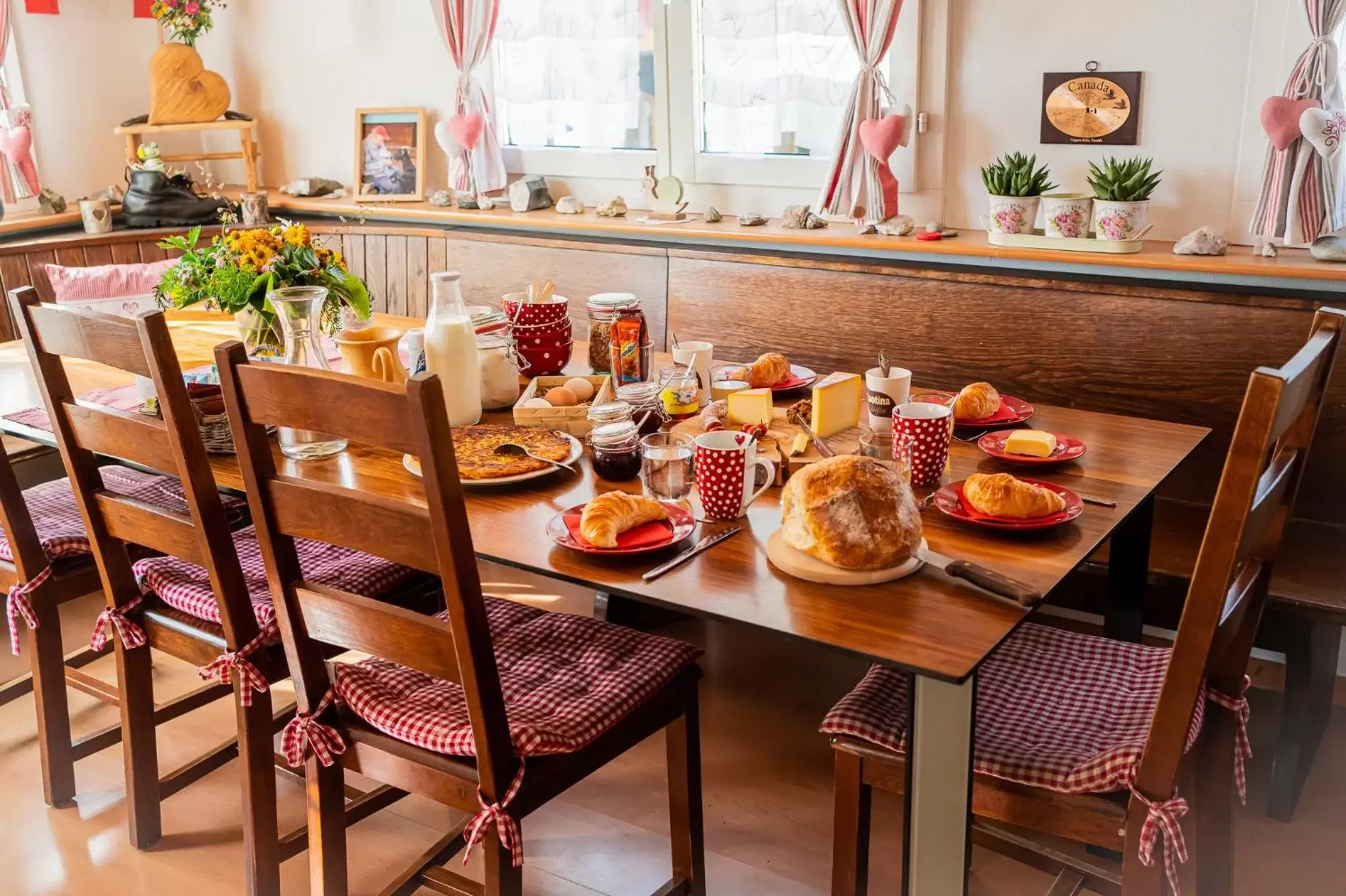 Breakfast, Dining Area in Bnbetschart