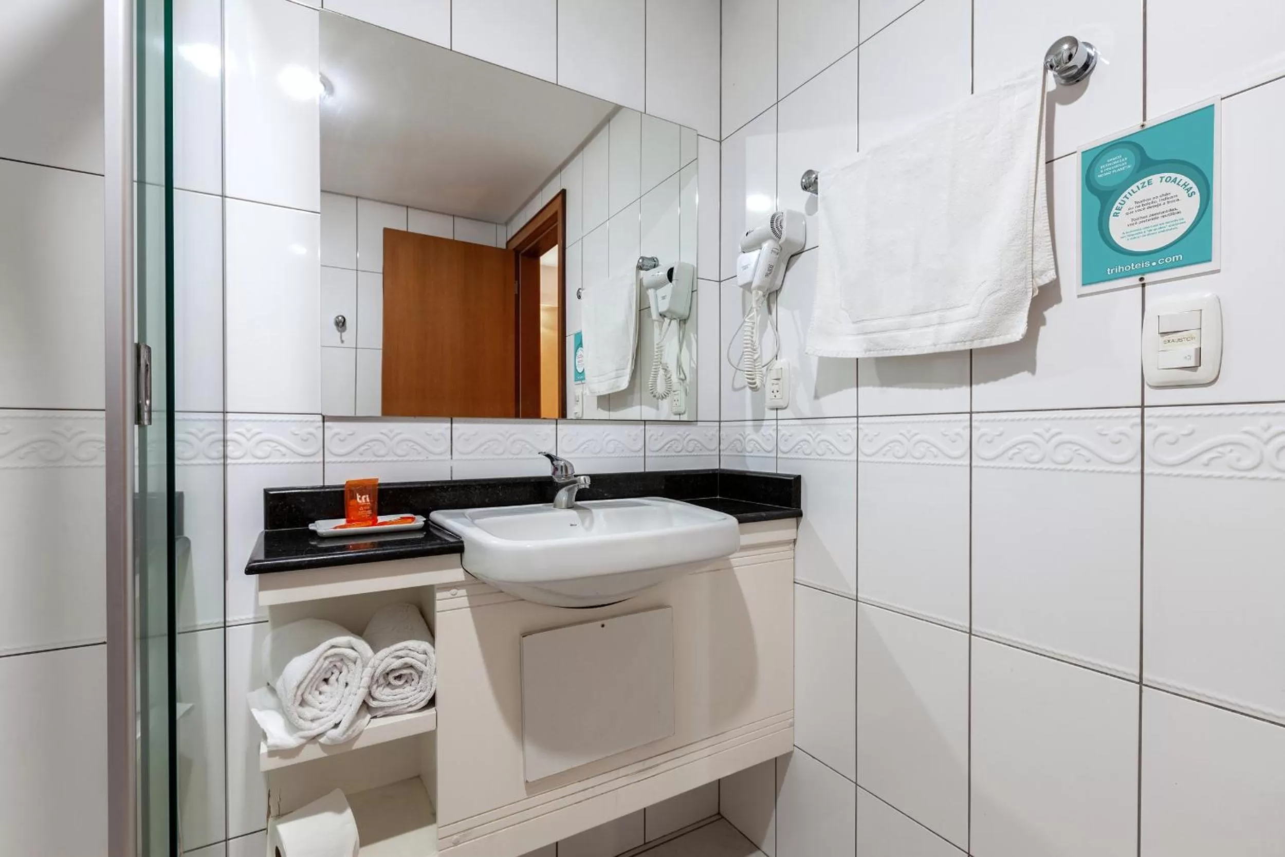 Bathroom in Tri Hotel Executive Caxias