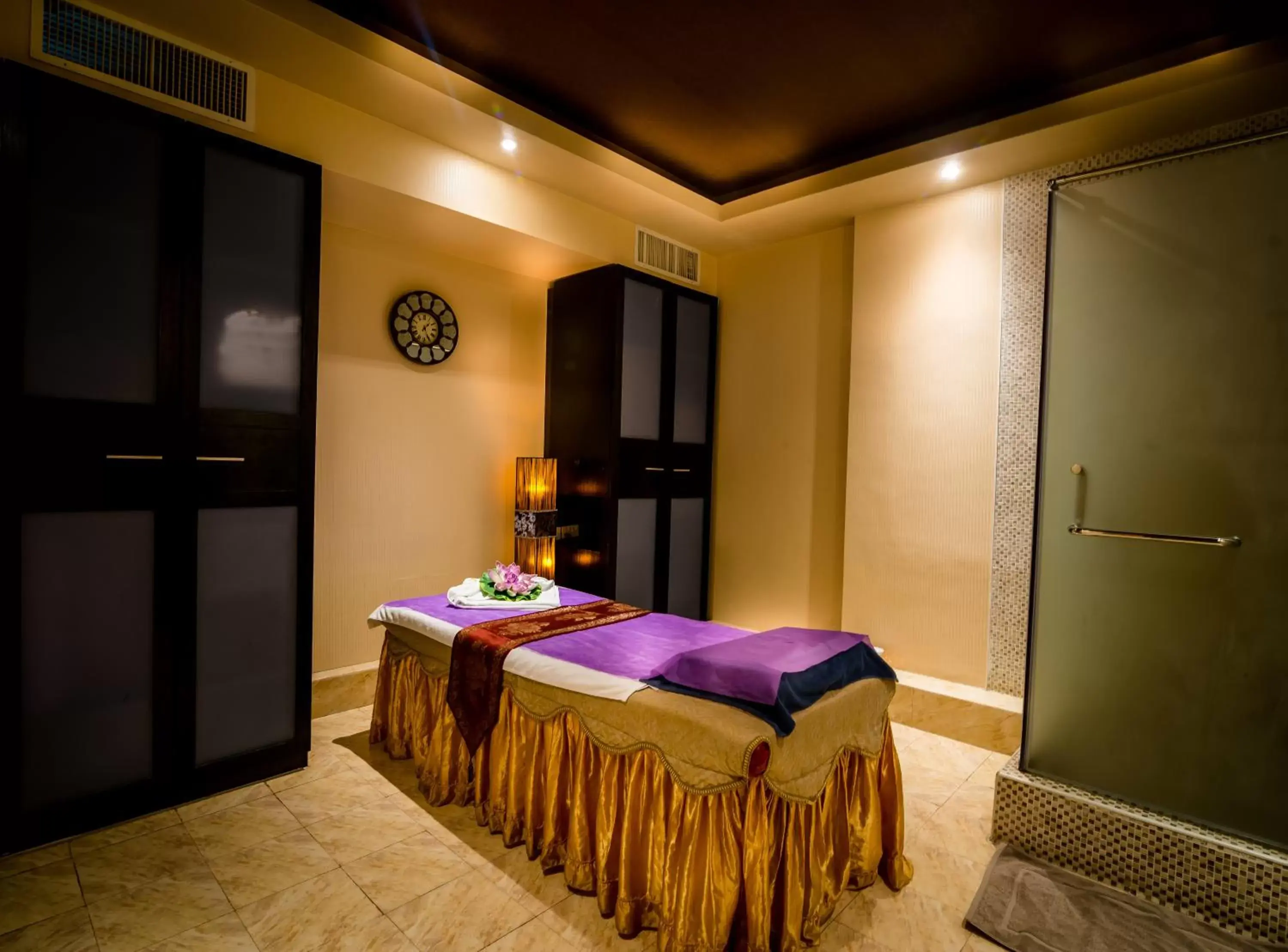 Spa and wellness centre/facilities, Bed in The Eclipse Boutique Suites