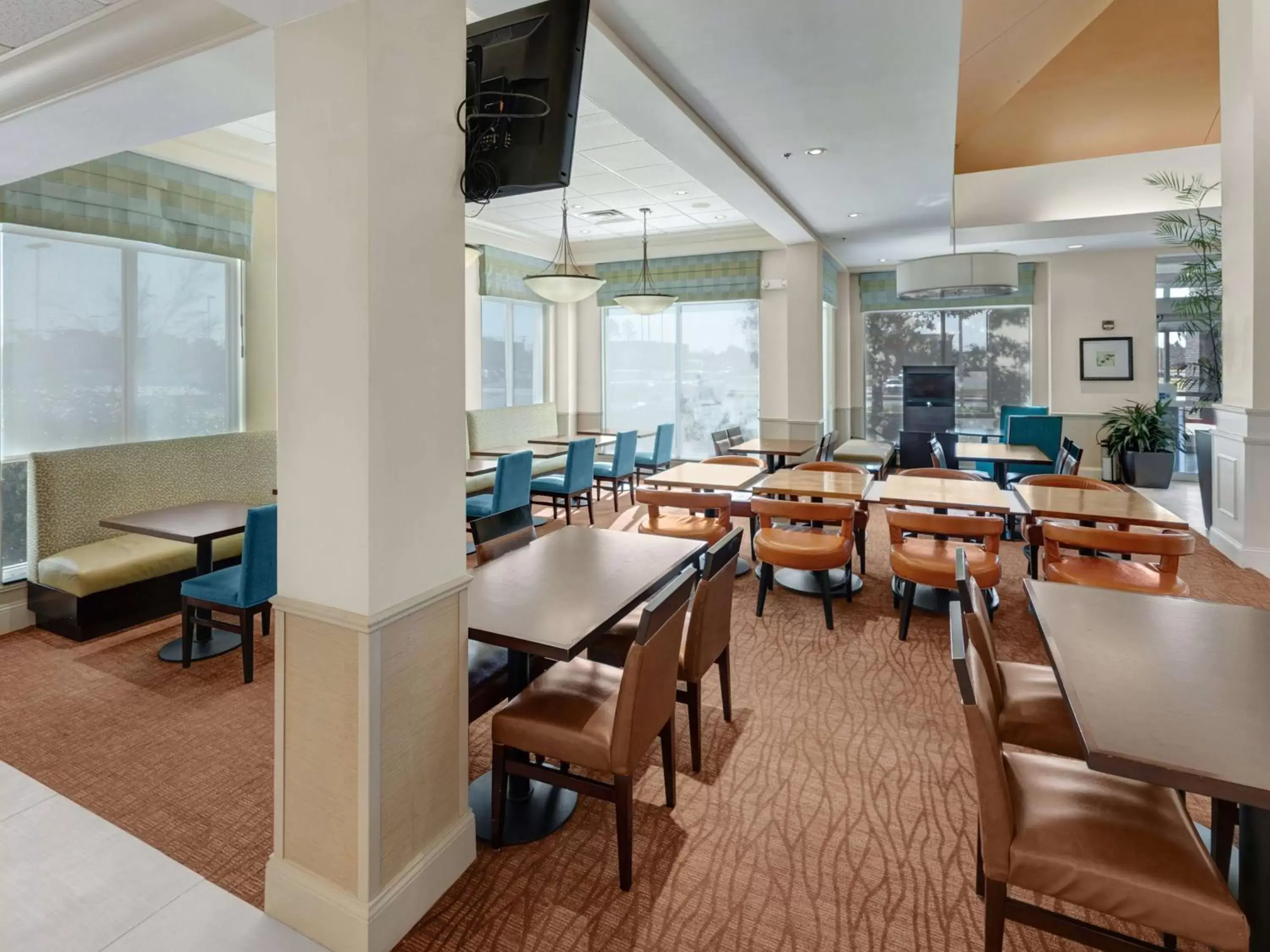 Lounge or bar, Restaurant/Places to Eat in Hilton Garden Inn Oklahoma City North Quail Springs
