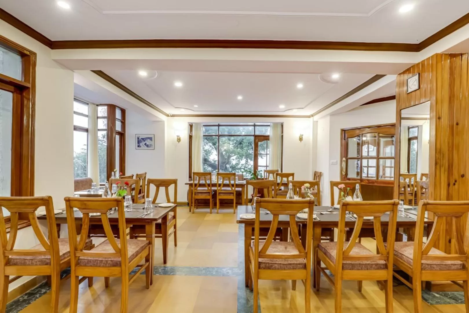 Restaurant/places to eat in Summit Le Royale Hotel, Shimla