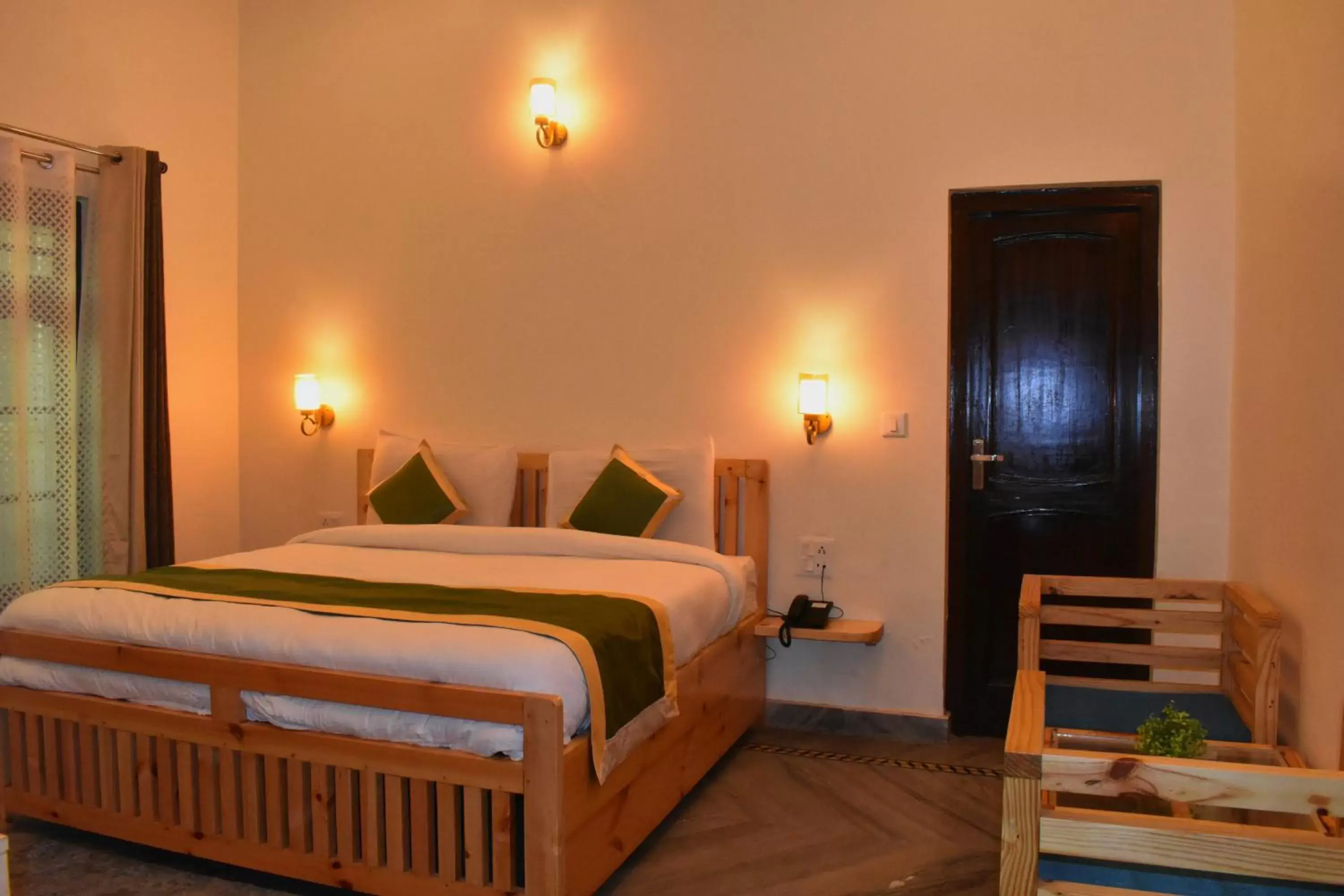 Bed in The Walnut Creek Bed in The Walnut Creek