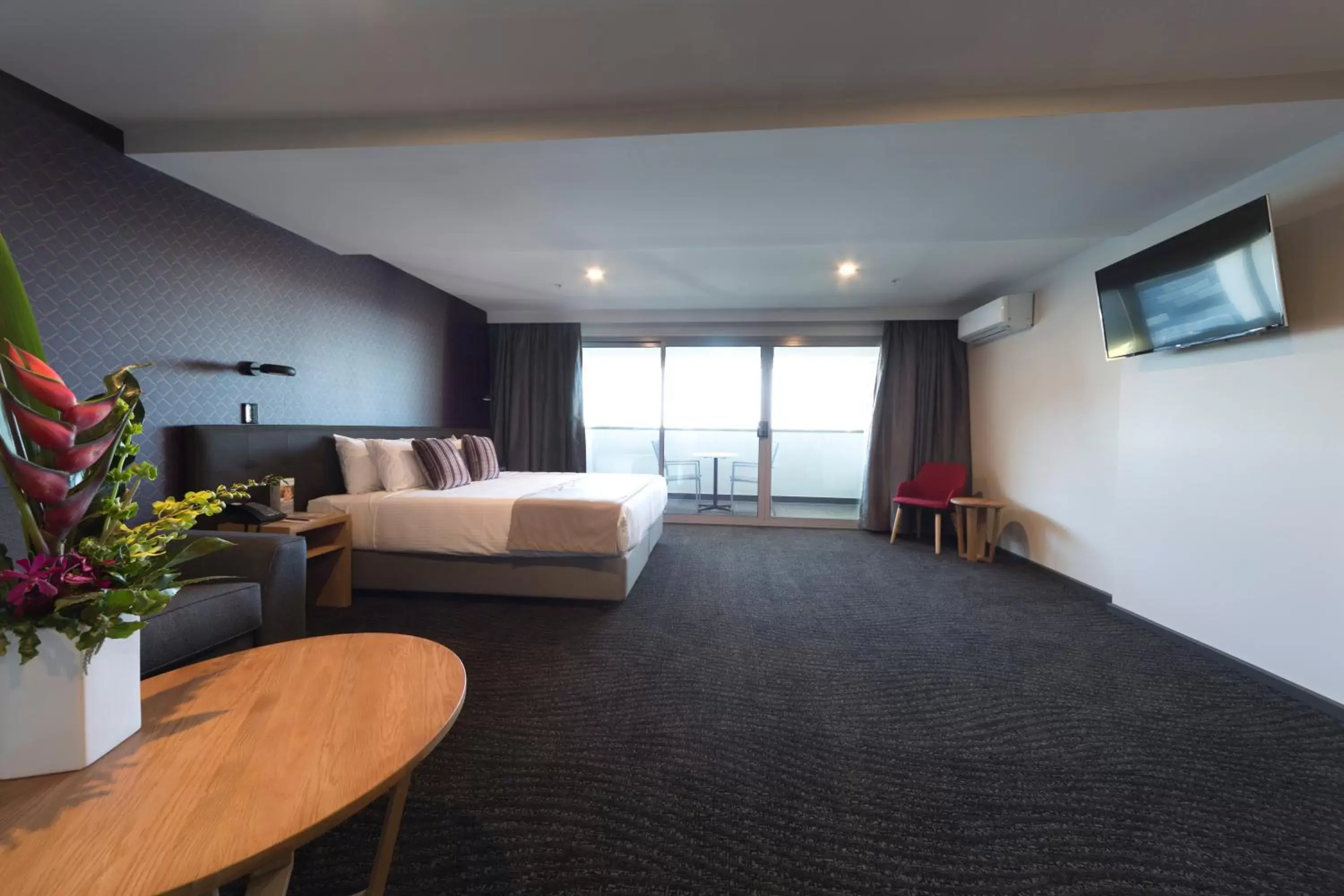 Photo of the whole room in Mercure Melbourne Caroline Springs
