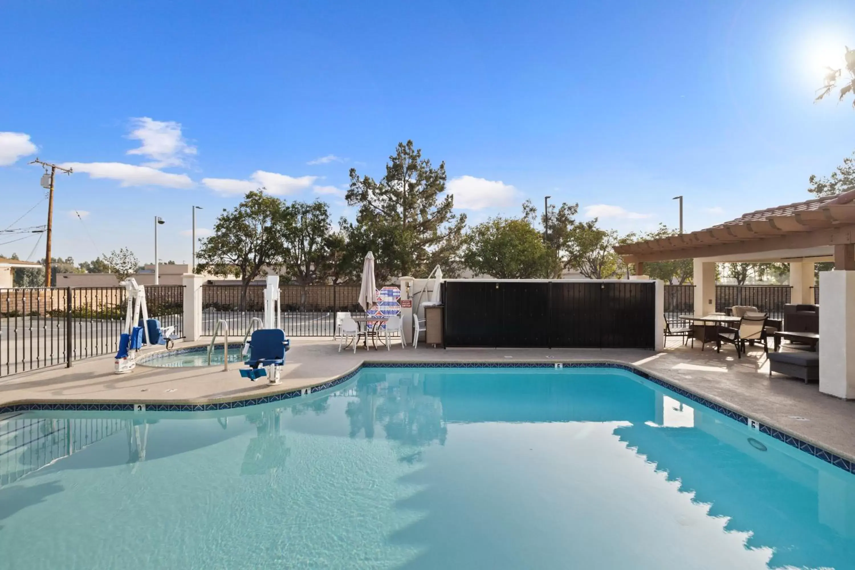 Swimming Pool in Hotel Huntington