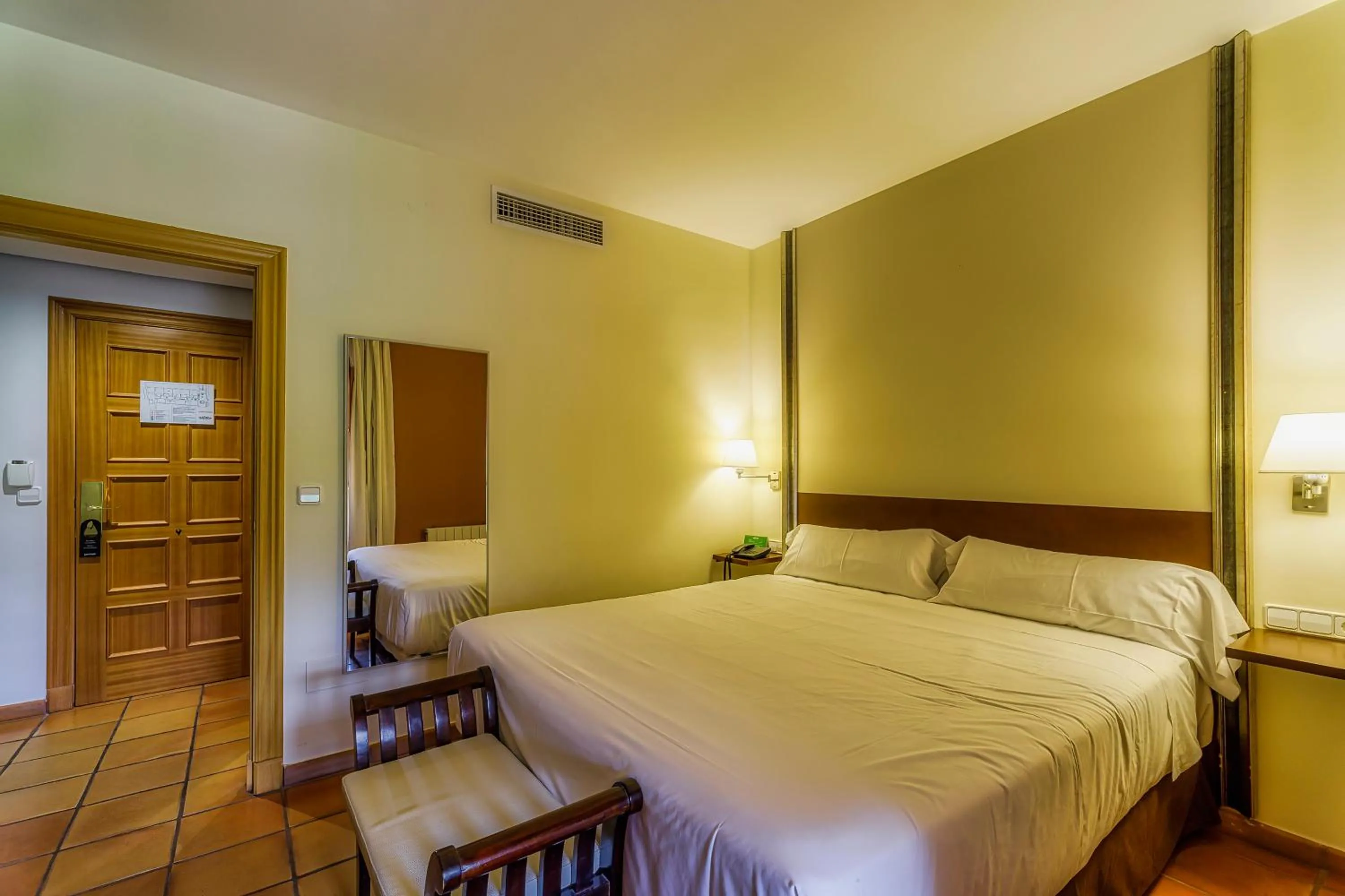 Photo of the whole room, Bed in Jardines de La Santa