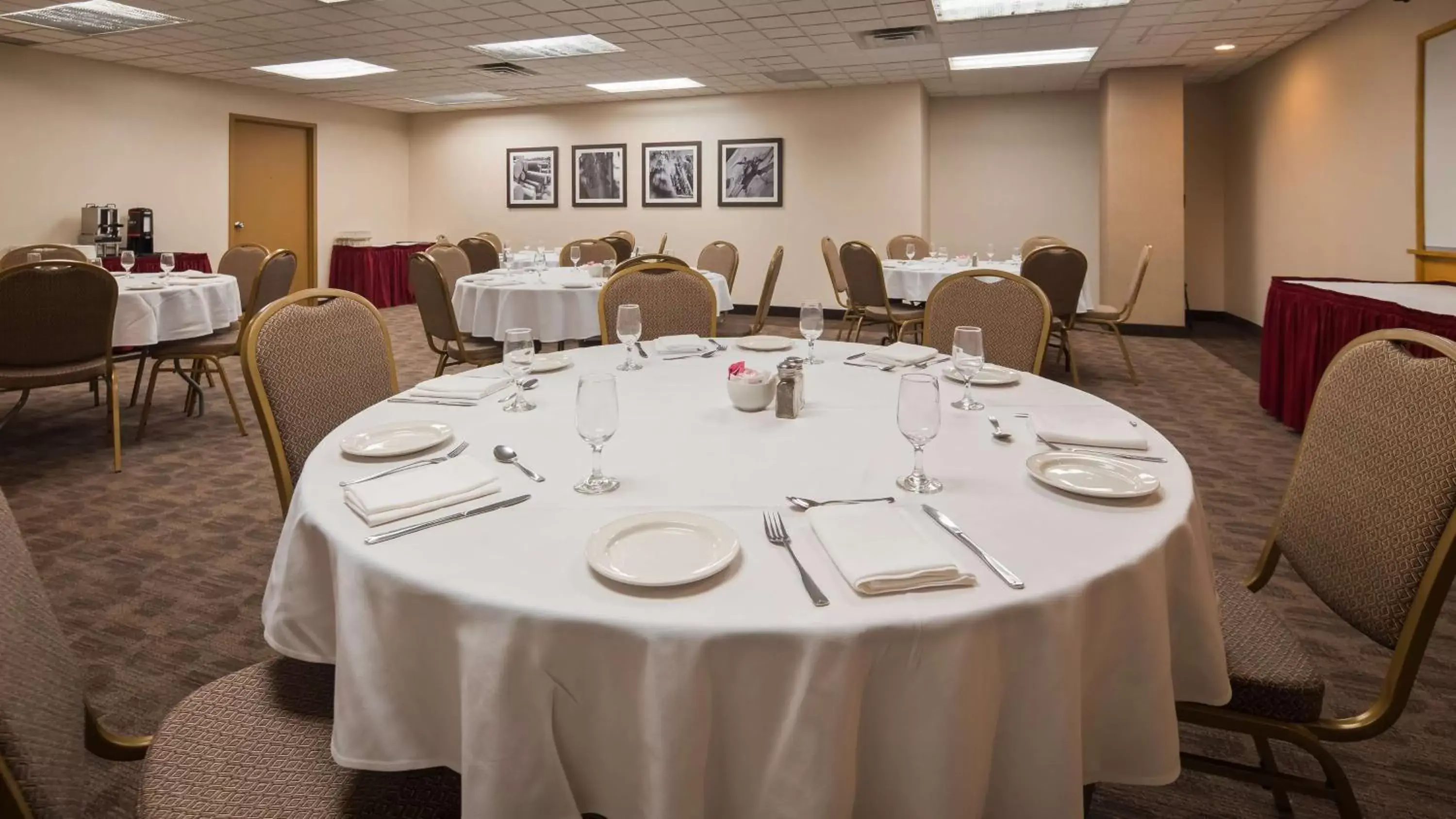 Spa and wellness centre/facilities, Banquet Facilities in Best Western Voyageur Place Hotel