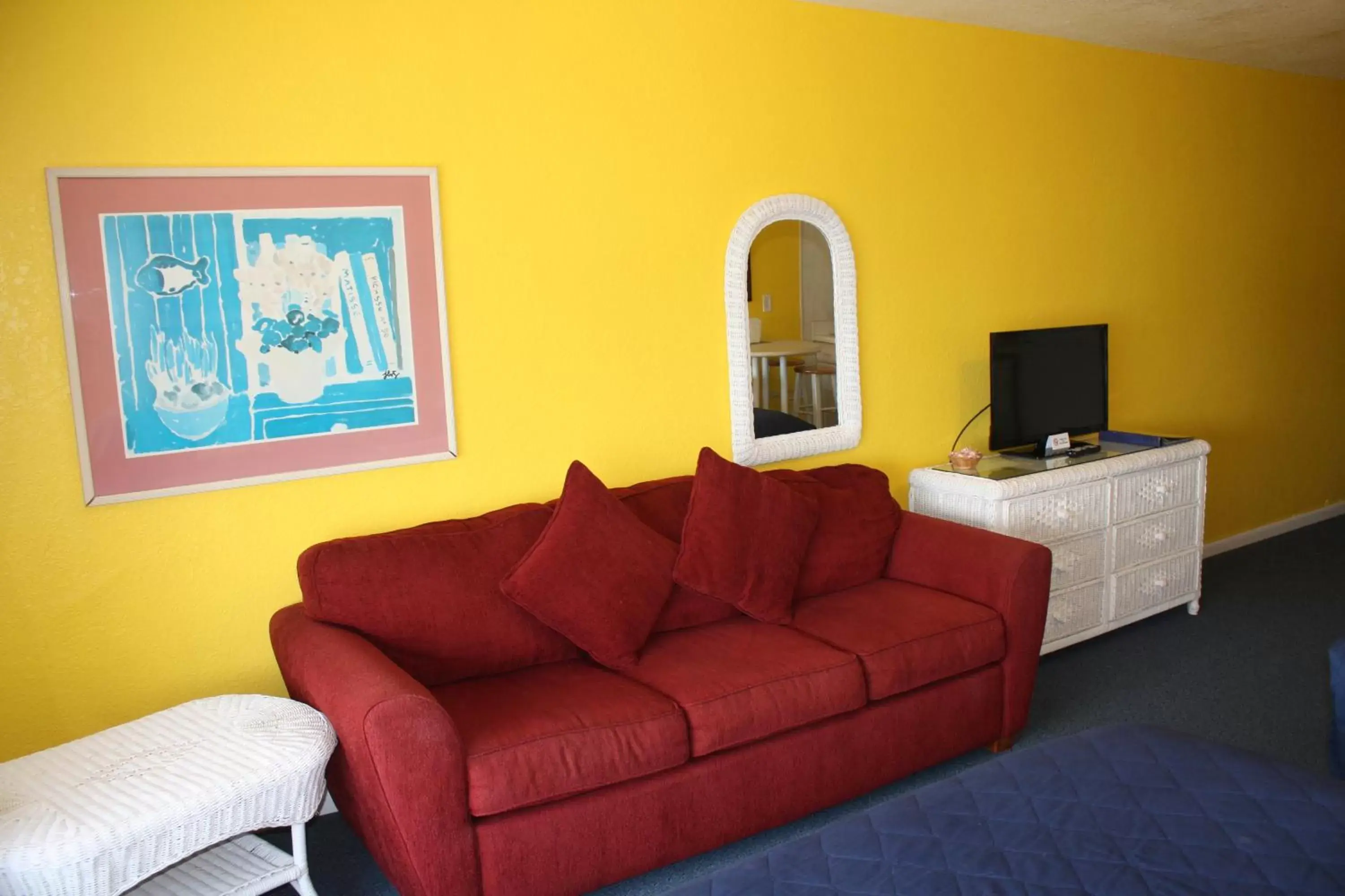 Living room, Lounge/Bar in Barefoot Bay Resort Motel
