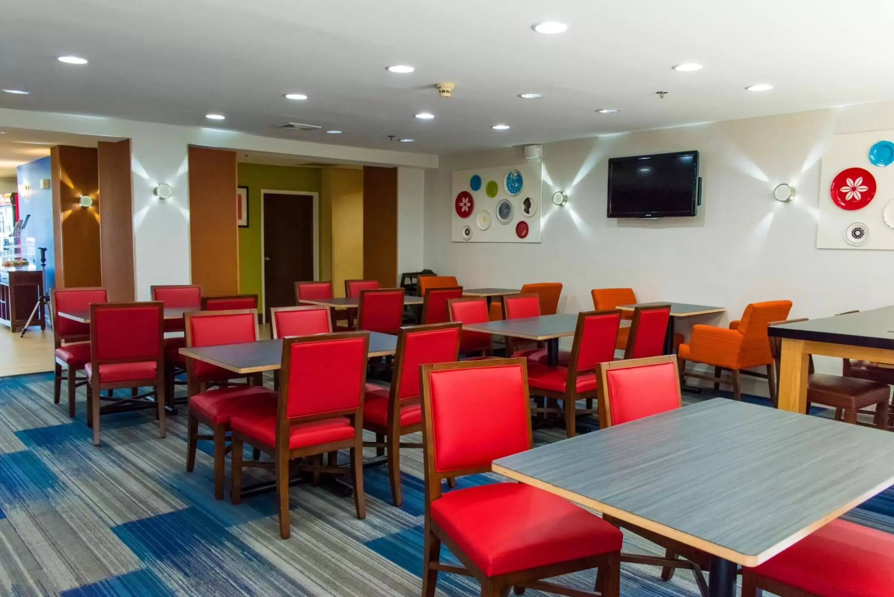 Breakfast, Restaurant/Places to Eat in Holiday Inn Express Hotel & Suites Kinston, an IHG Hotel