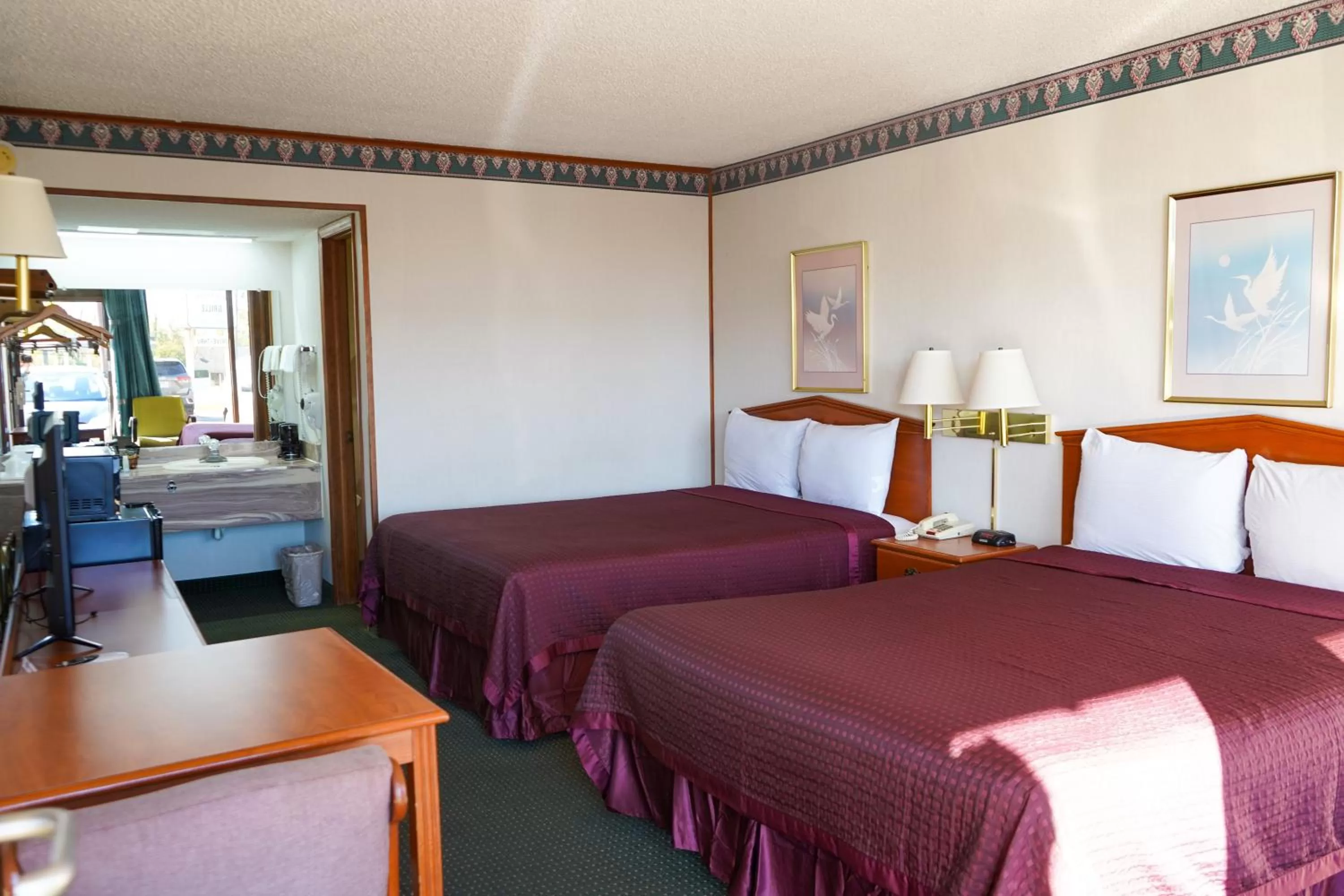 Bed in Sunset Inn Clarksville