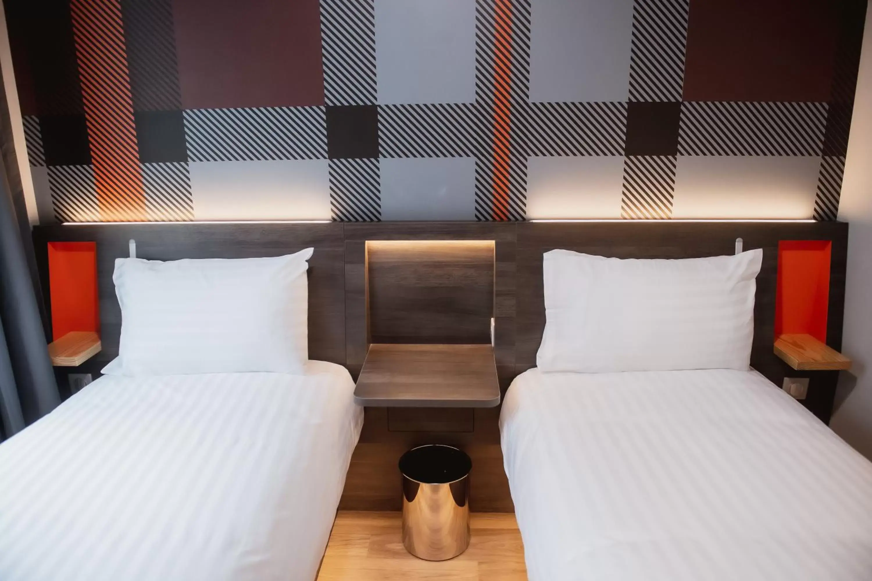 Bed in easyHotel Paris Nord Aubervilliers
