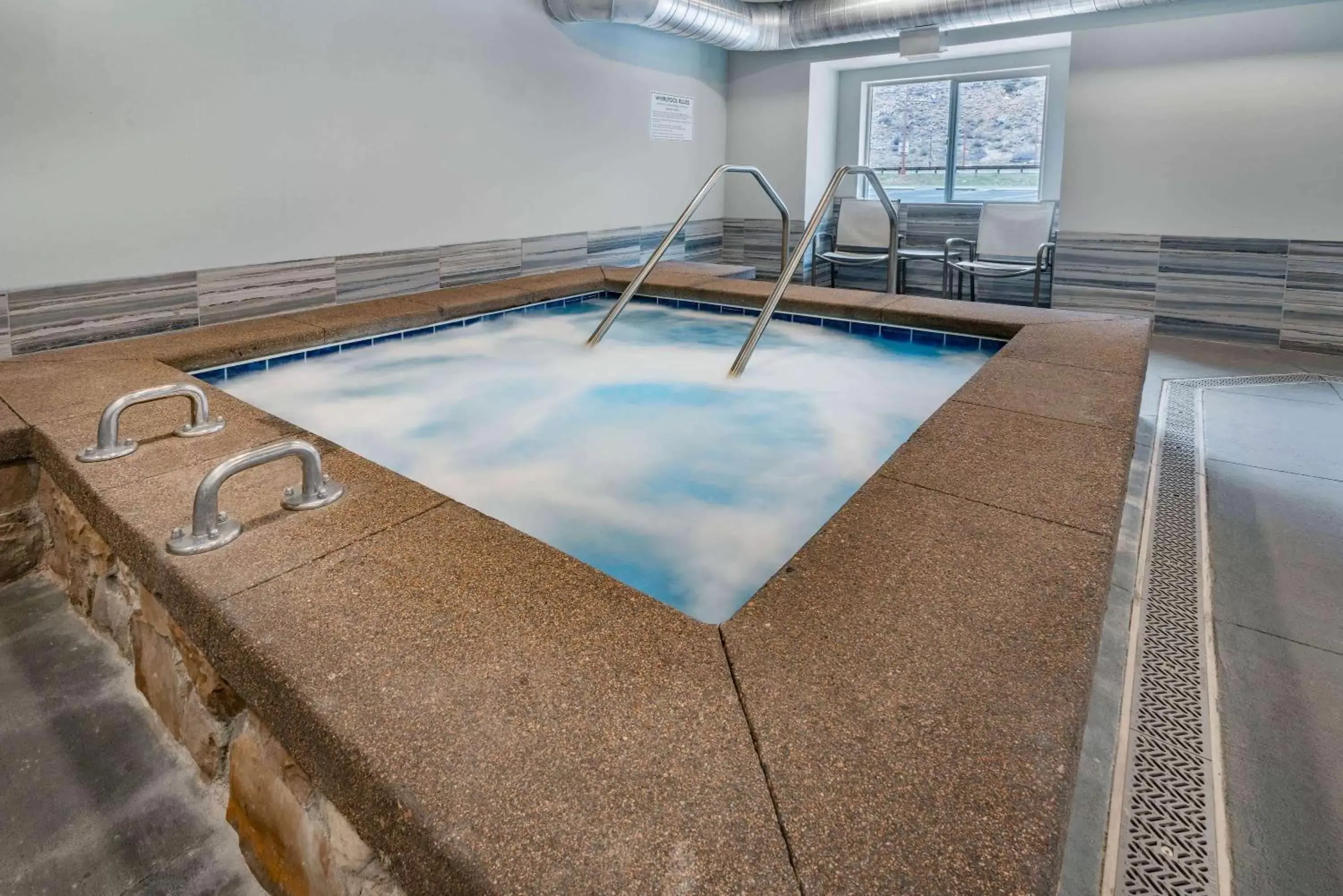 Hot Tub, Swimming Pool in Microtel Inn & Suites by Wyndham Georgetown Lake
