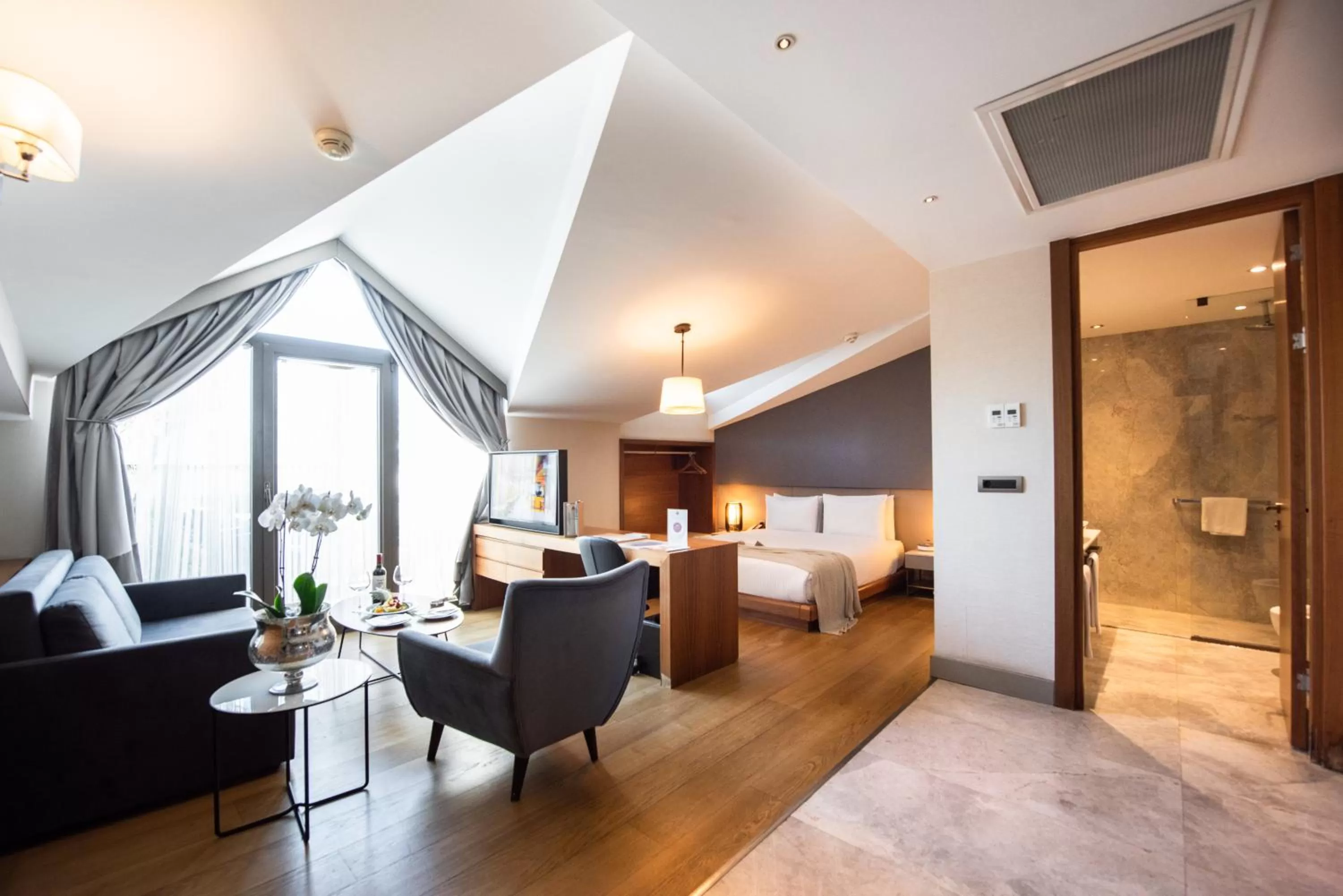 Shower in Dosso Dossi Hotels & SPA Downtown