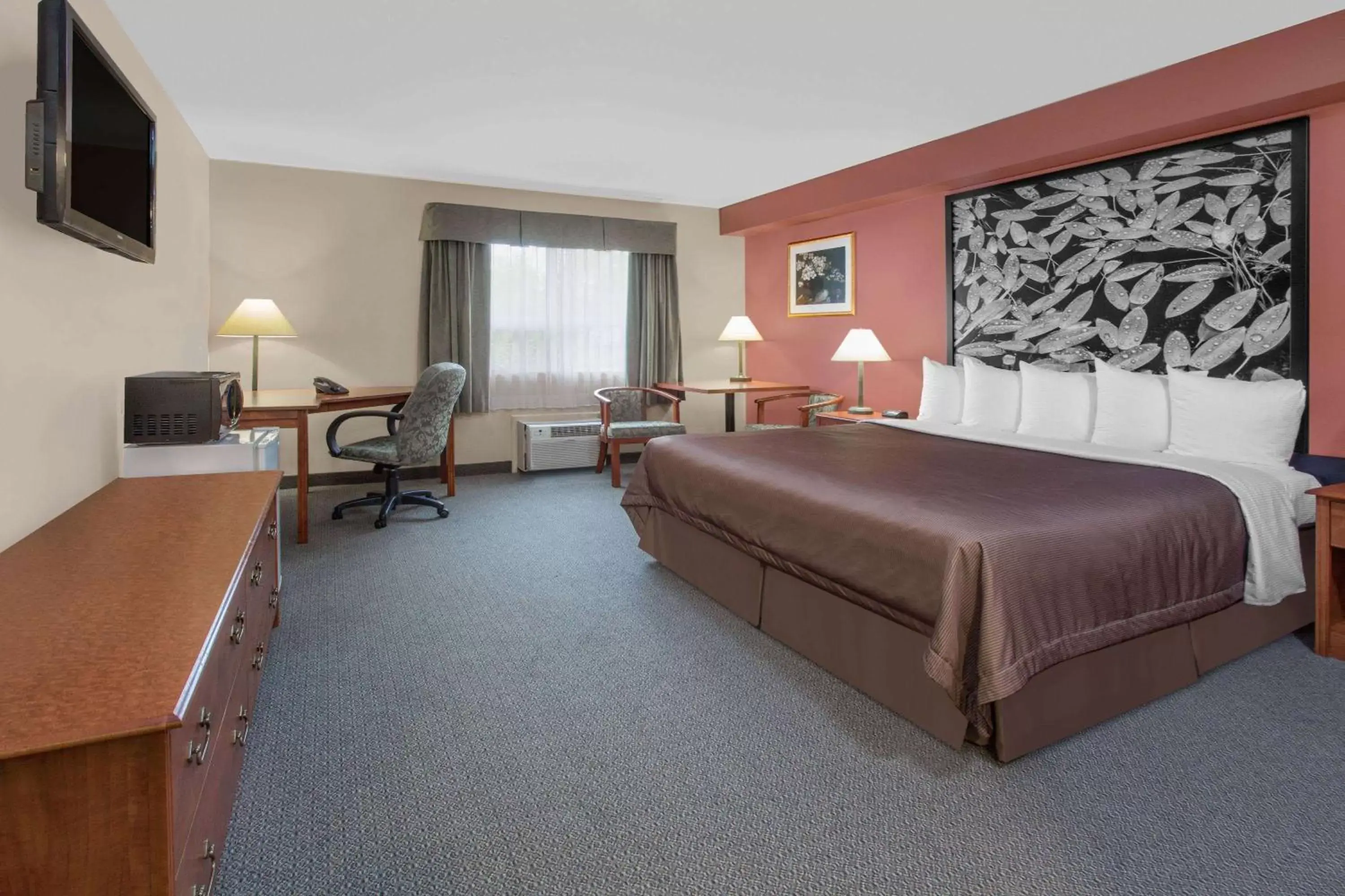 Photo of the whole room in Super 8 by Wyndham Sault Ste Marie On