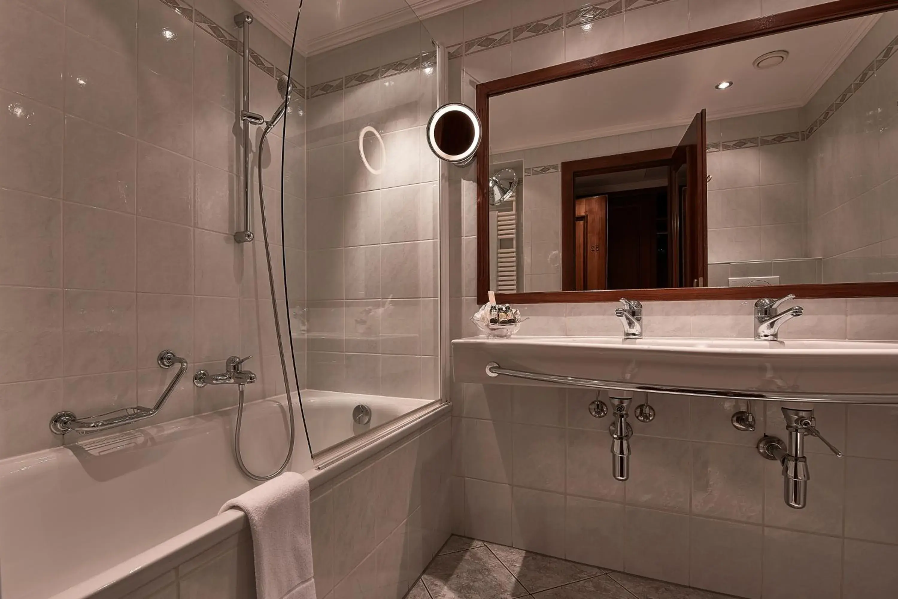 Photo of the whole room, Bathroom in Hotel d'Allèves