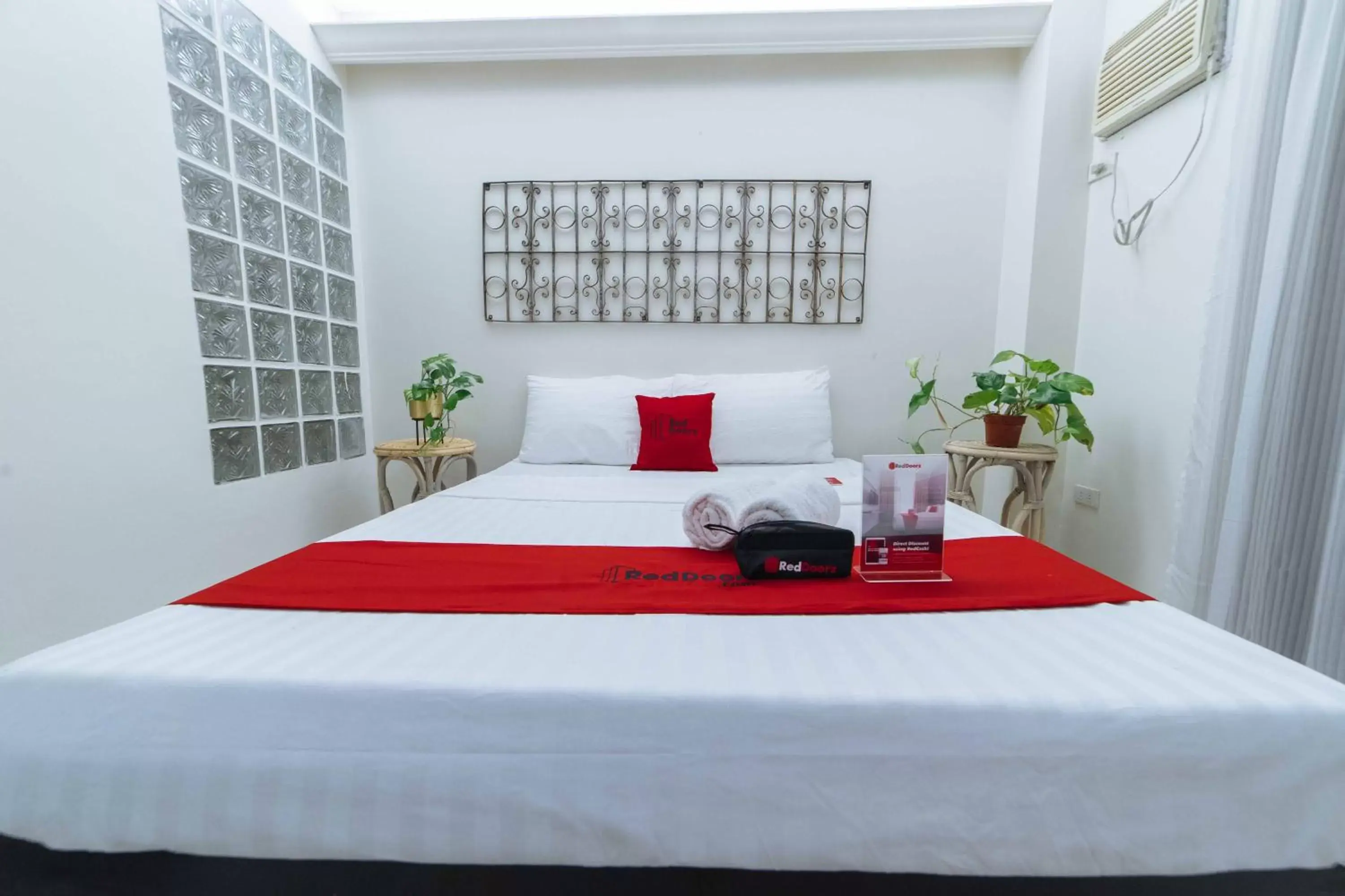 Bedroom, Bed in RedDoorz @ Ledesco Avenue Lapaz Iloilo