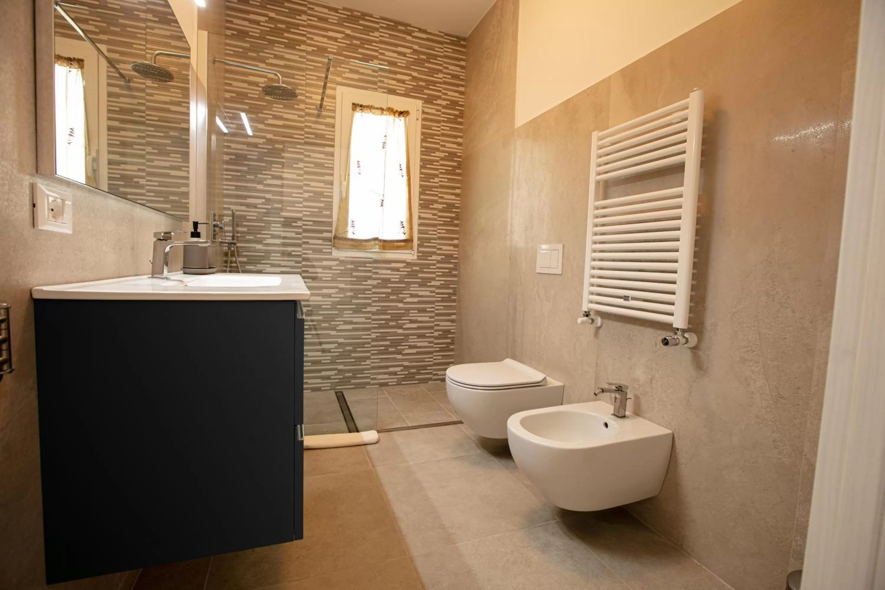 Shower, Bathroom in Etnamare Brucoli