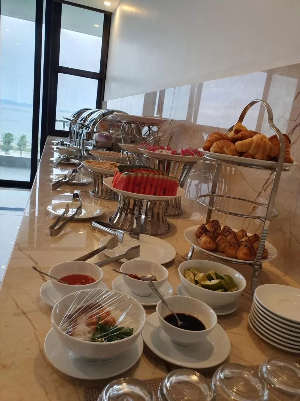 Food and drinks in Golden Palm HaLong Hotel