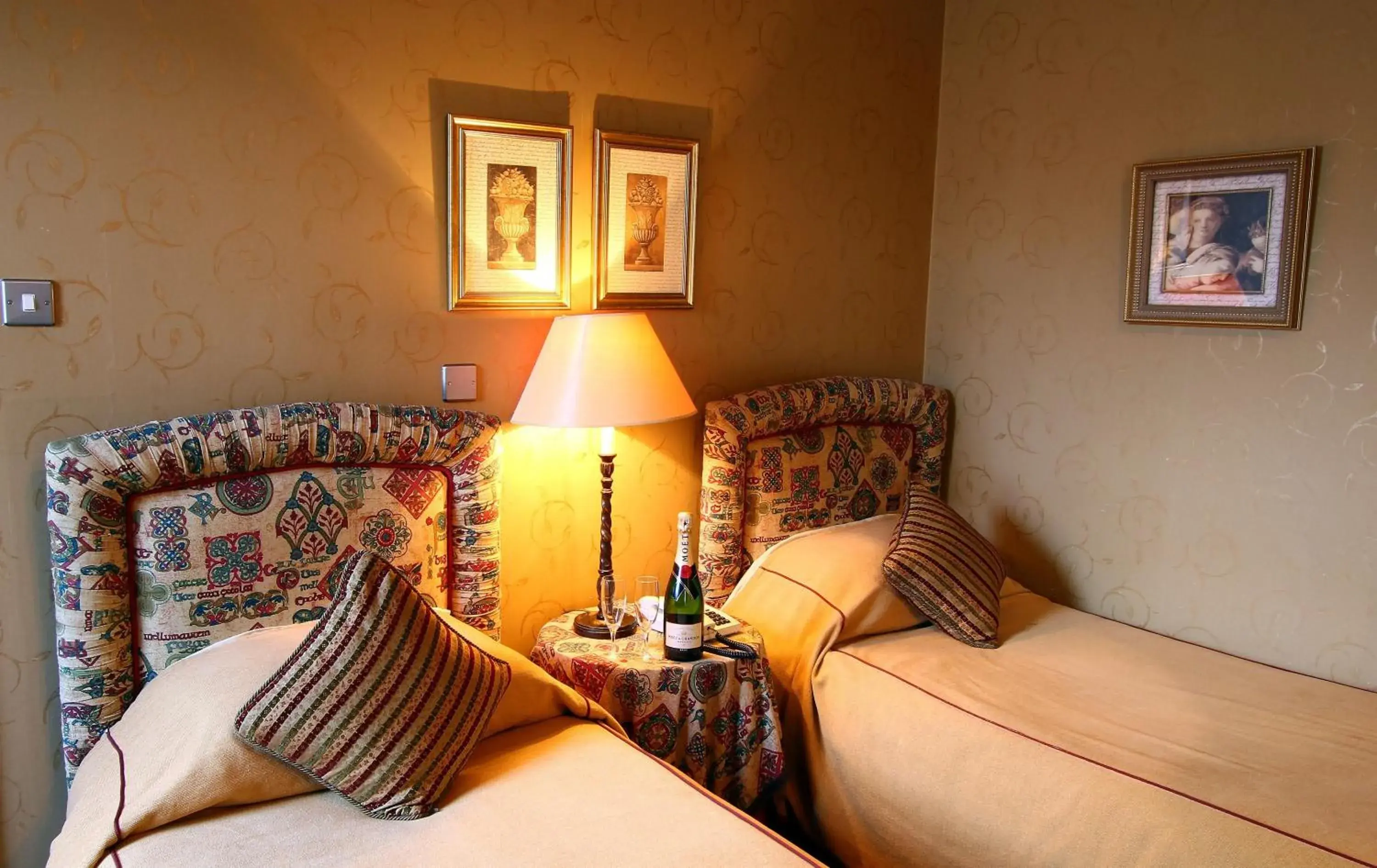 Bedroom, Bed in Pentland Hotel