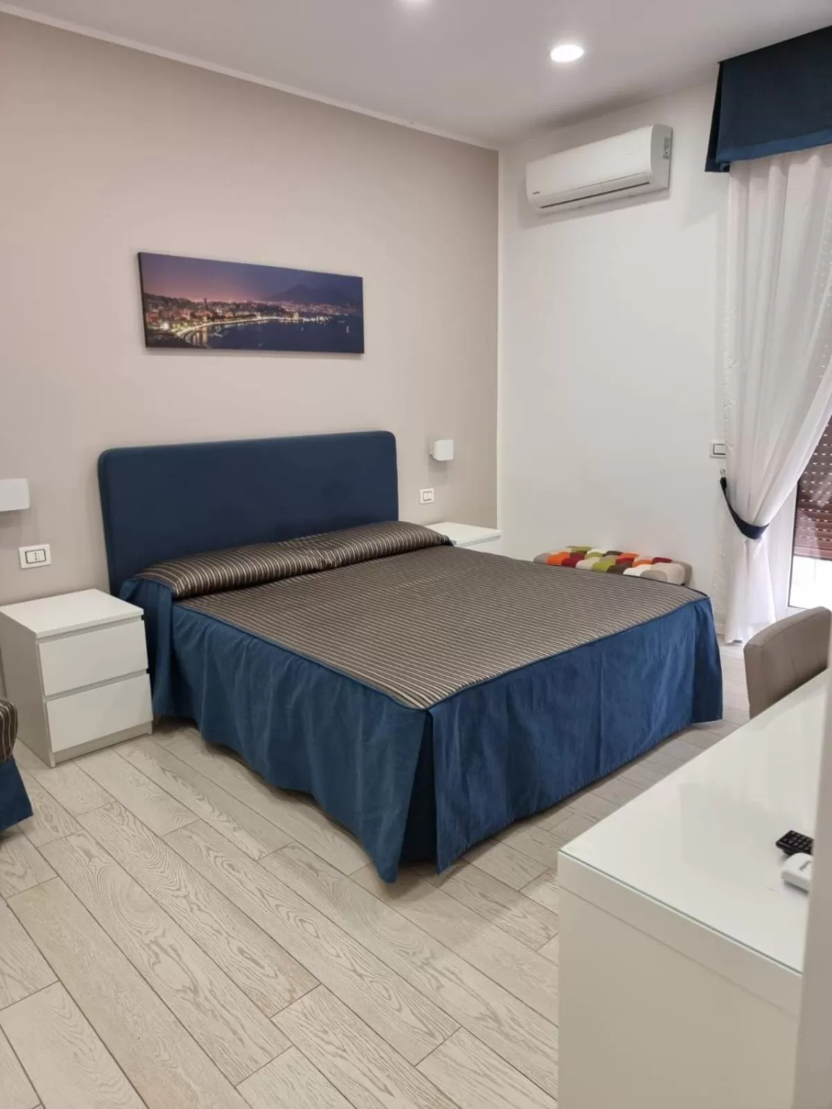 Photo of the whole room, Bed in Municipio sea