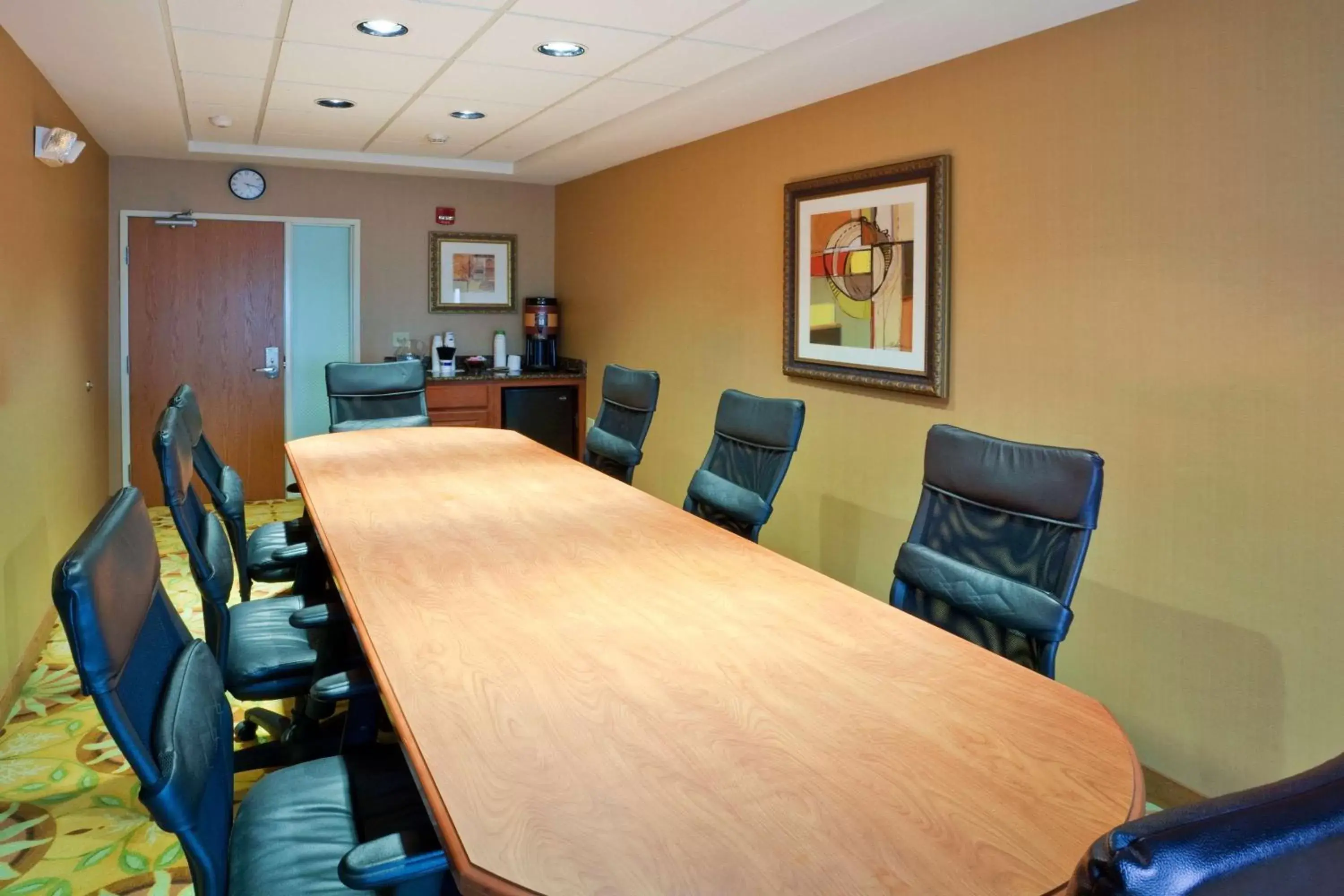 Meeting/conference room in Hampton Inn Detroit - Shelby Township