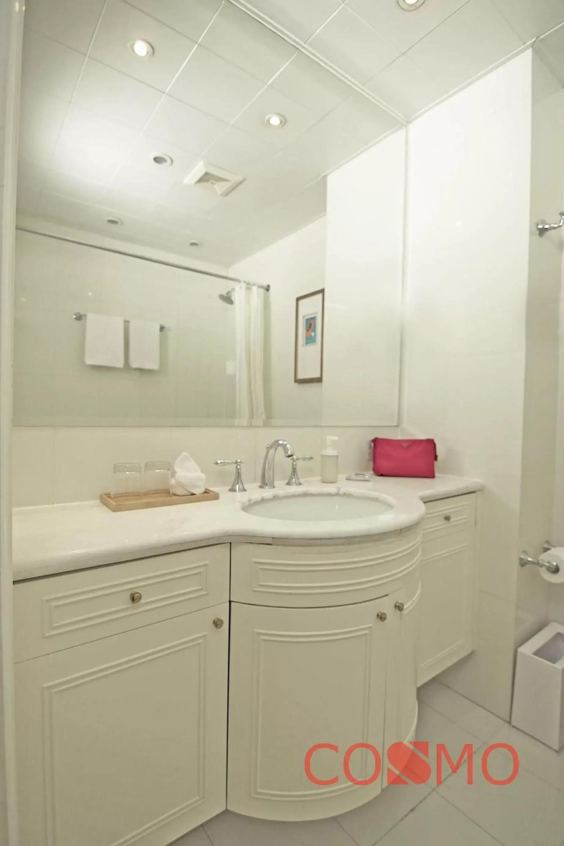 Bathroom in Ladoll Service Apartments