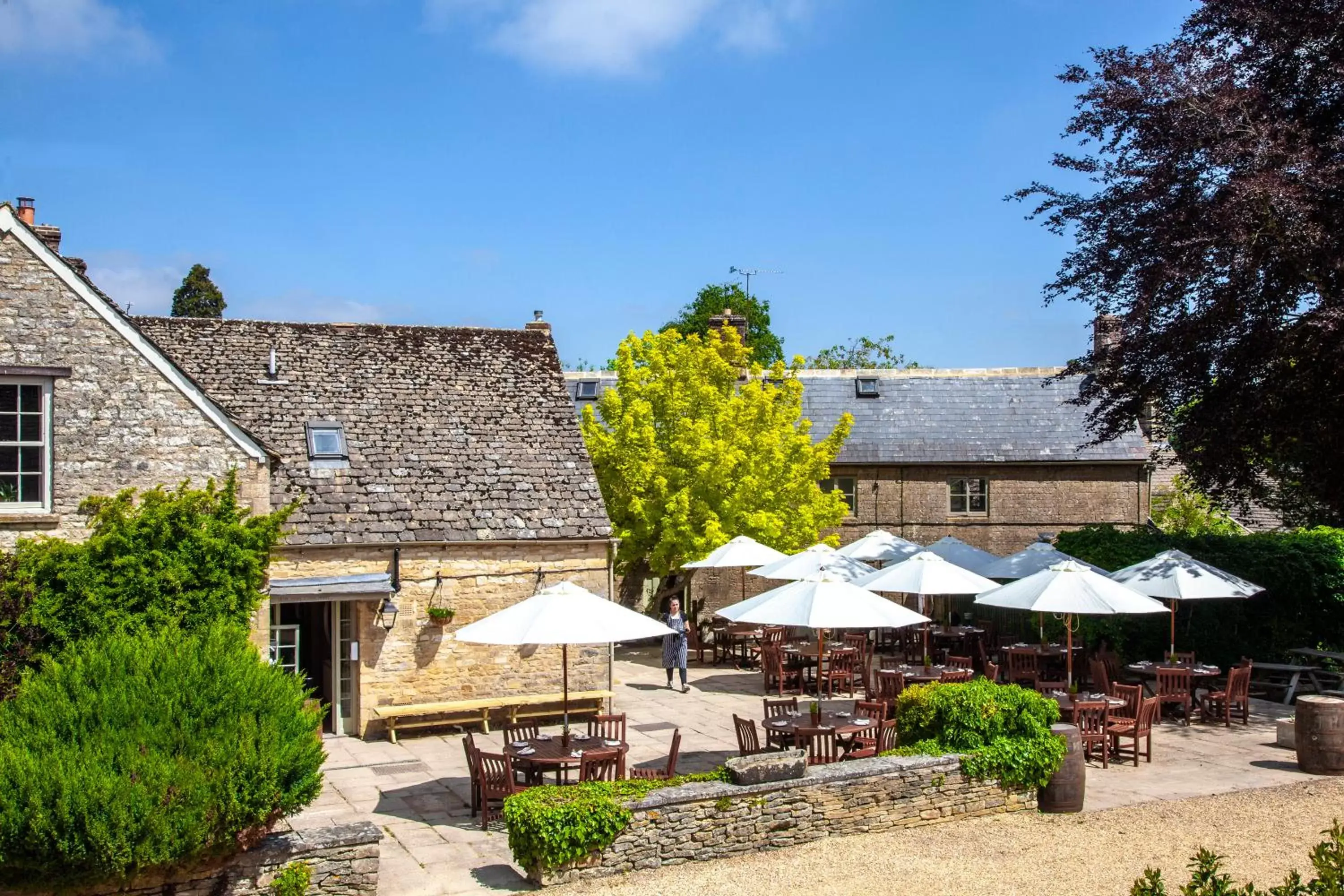 Garden, Property Building in The Lamb Inn