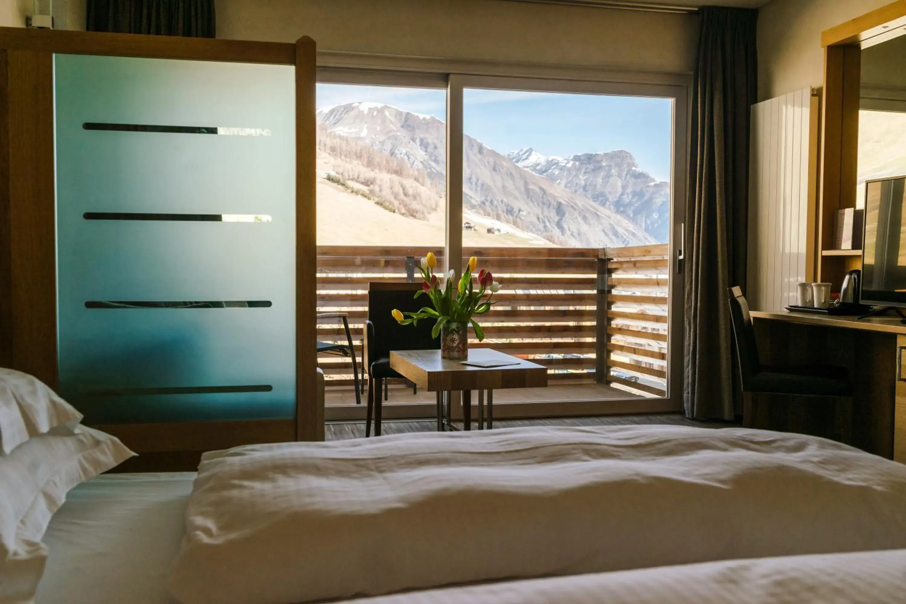 Balcony/Terrace, Mountain View in Hotel Lac Salin Spa & Mountain Resort